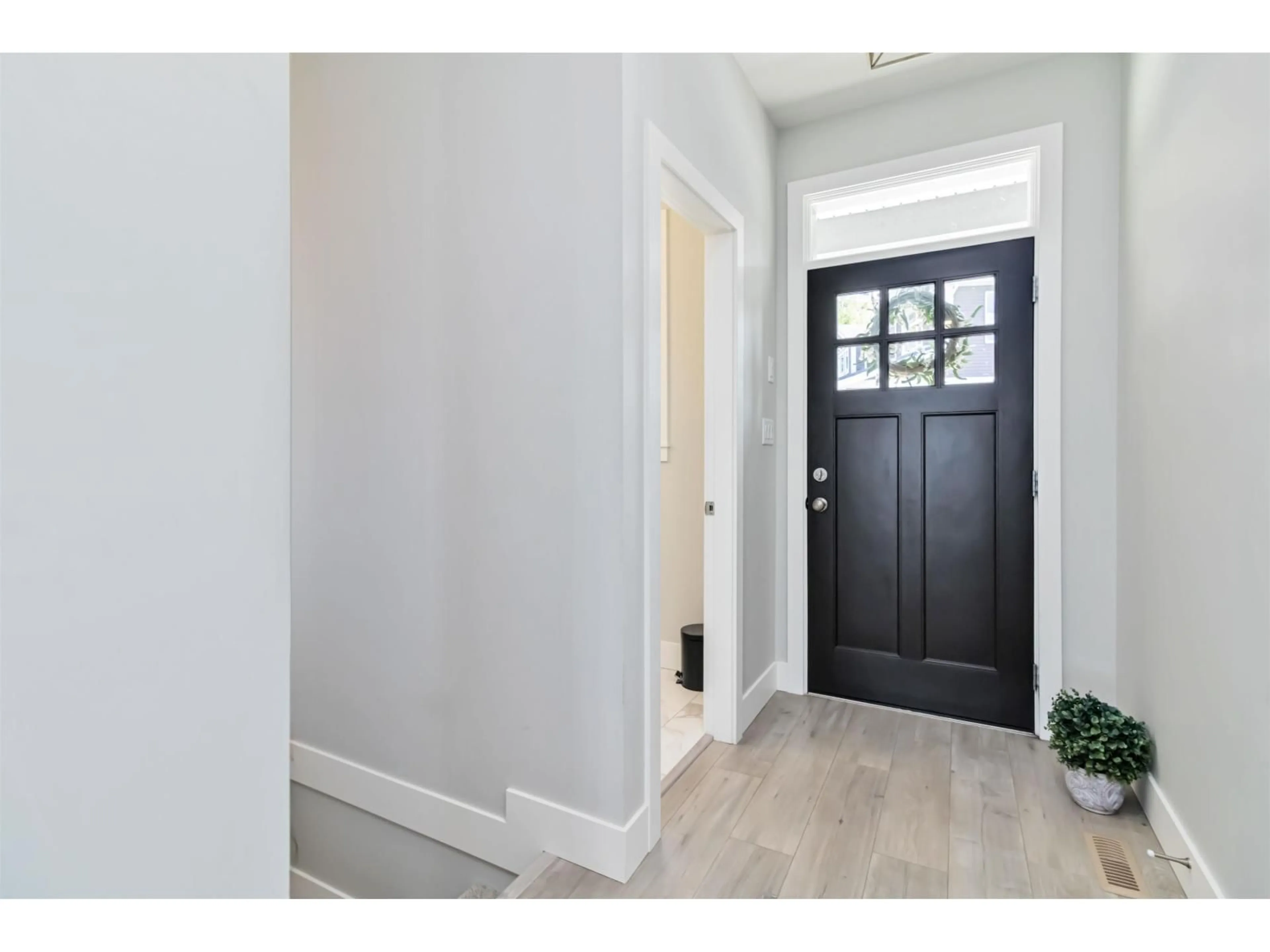 Indoor entryway for 3 - 47203 VISTA PLACE, Chilliwack British Columbia V2R0R9