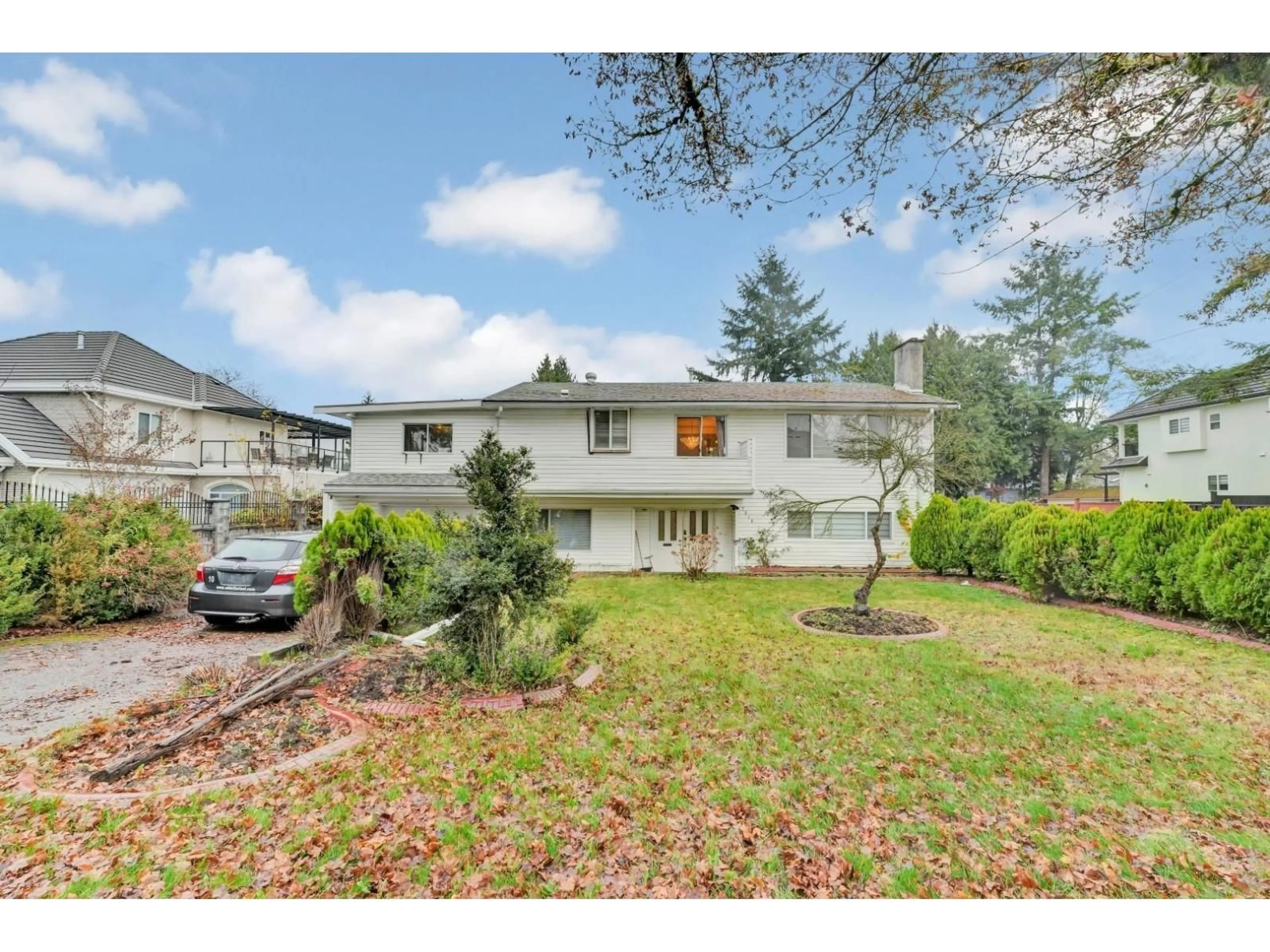 A pic from outside/outdoor area/front of a property/back of a property/a pic from drone, street for 7910 124 STREET, Surrey British Columbia V3W3X6