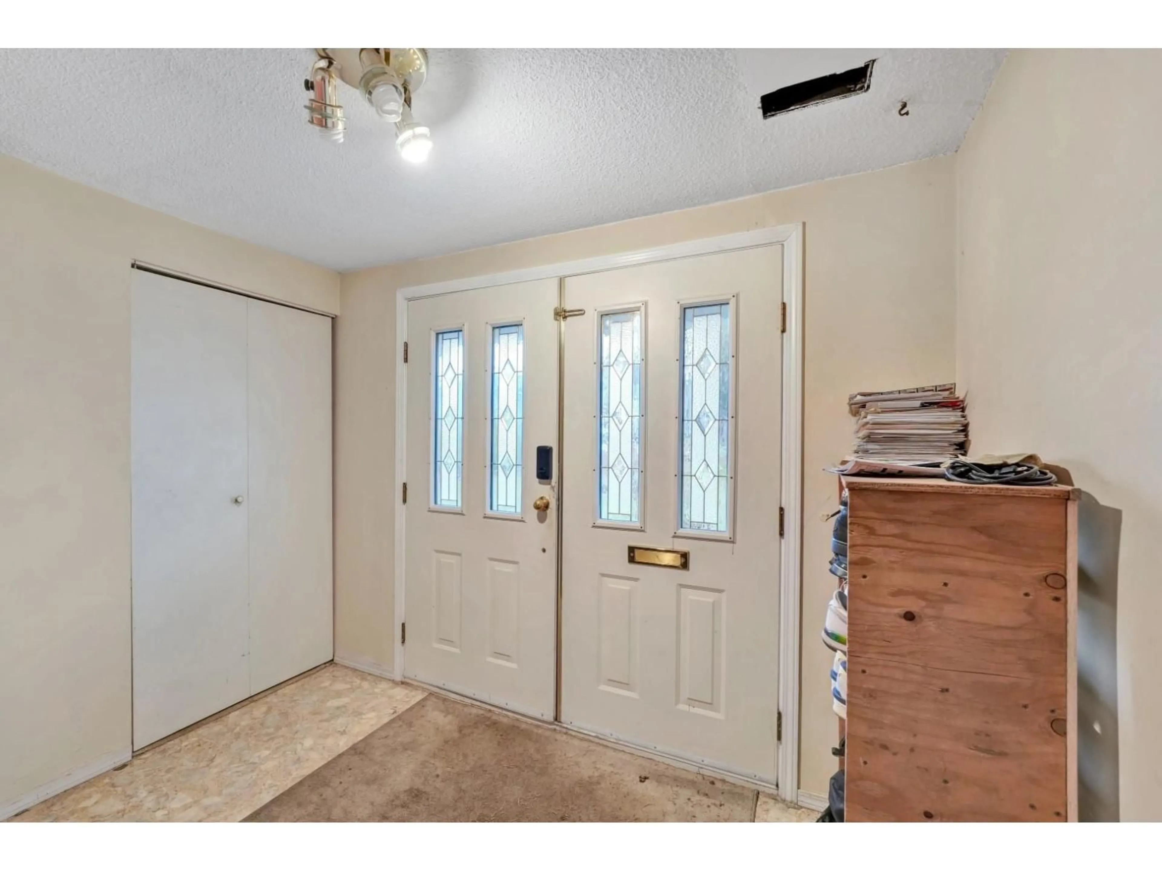 Indoor entryway for 7910 124 STREET, Surrey British Columbia V3W3X6