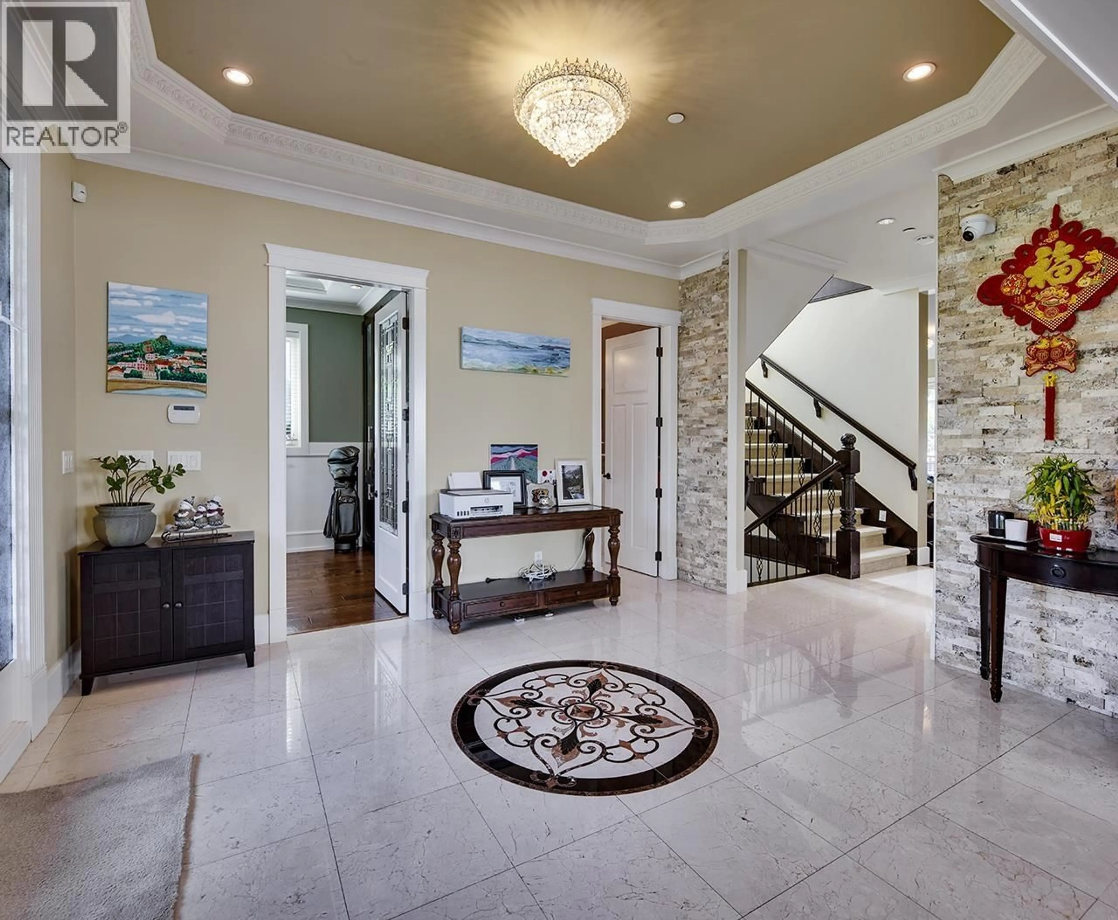 Indoor foyer for 2168 16TH AVENUE, Vancouver British Columbia V6K3B2