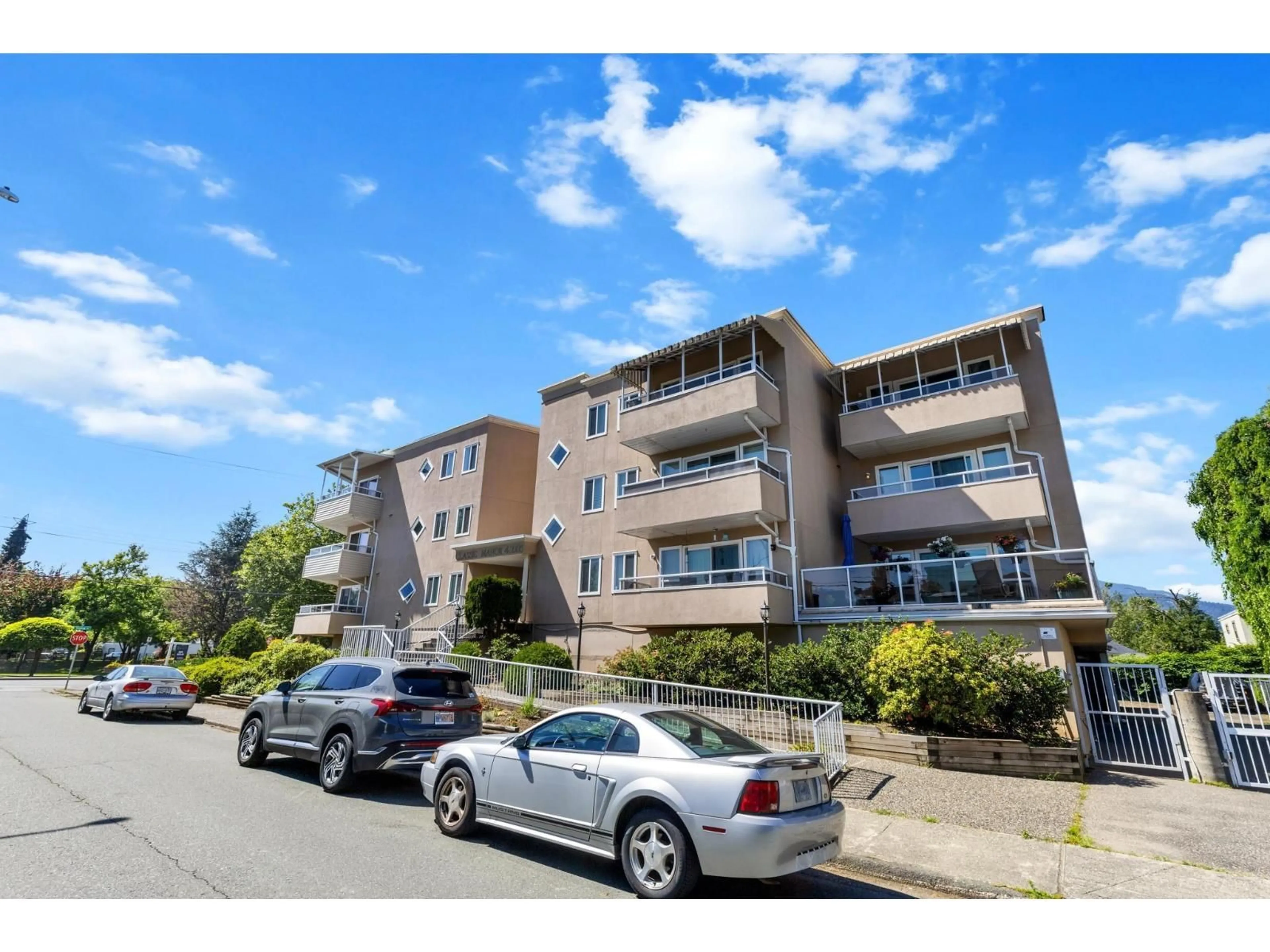 A pic from outside/outdoor area/front of a property/back of a property/a pic from drone, street for 302 - 46005 BOLE AVENUE, Chilliwack British Columbia V2P7W7