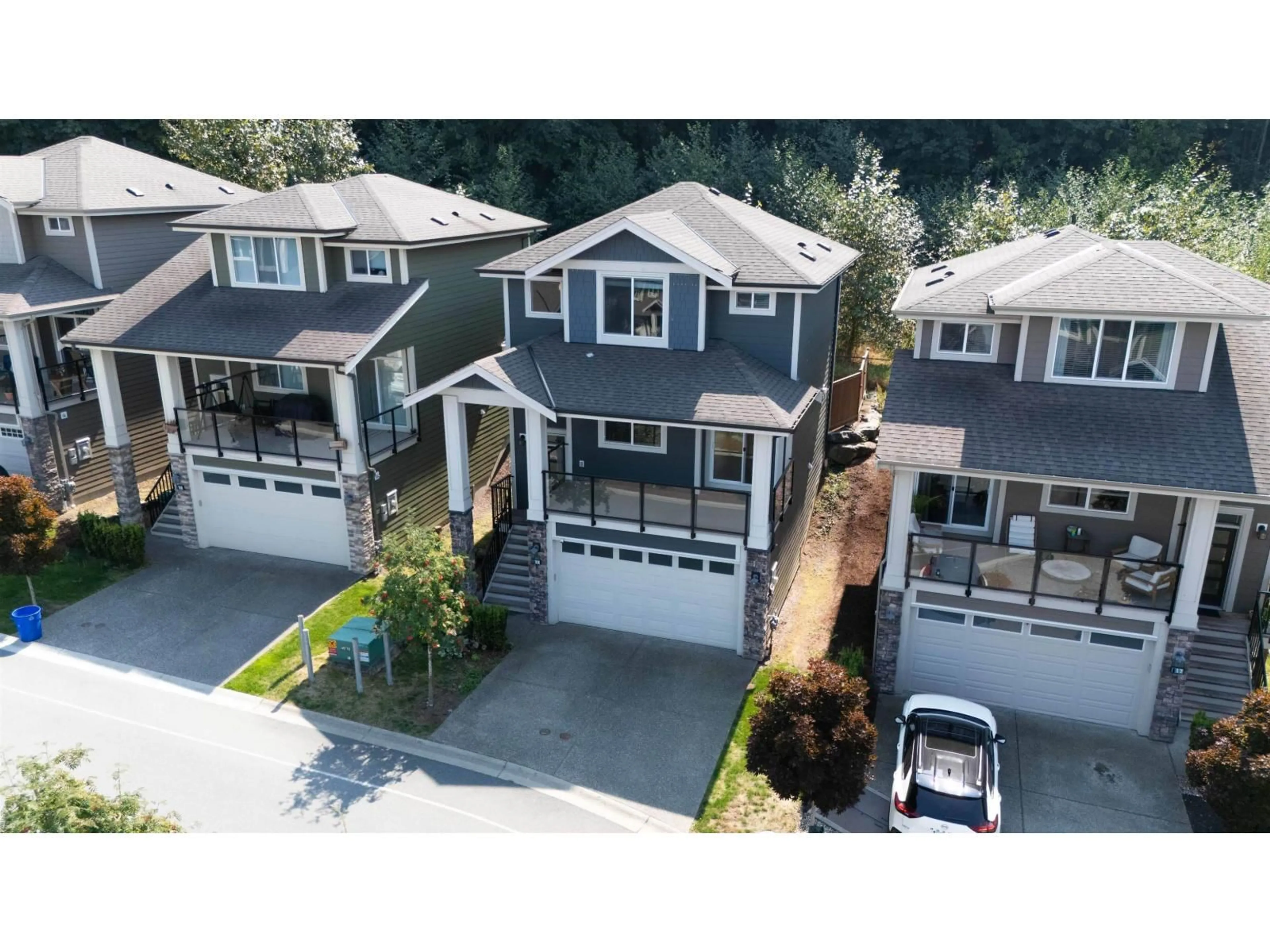 A pic from outside/outdoor area/front of a property/back of a property/a pic from drone, street for 18 - 50634 LEDGESTONE PLACE, Chilliwack British Columbia V2P0E7