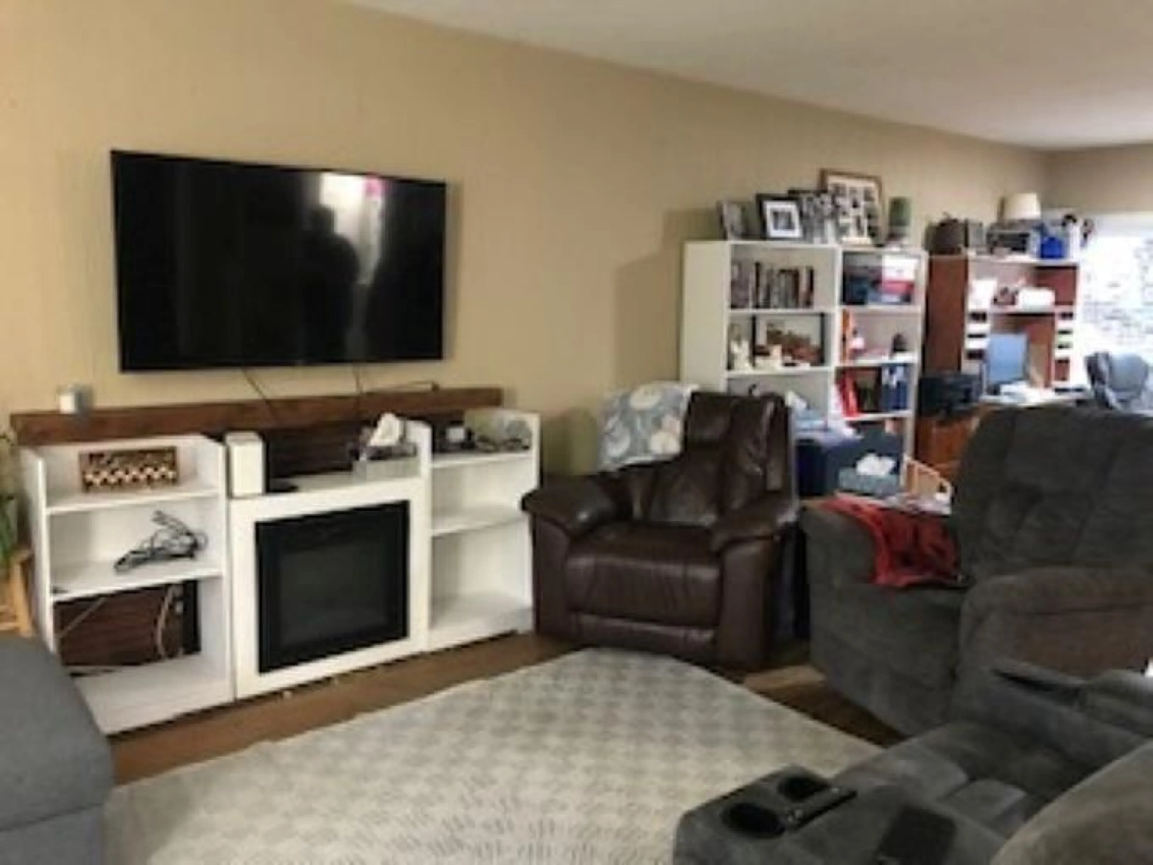 Living room with furniture, unknown for 33935 PINE STREET, Abbotsford British Columbia V2S2P4