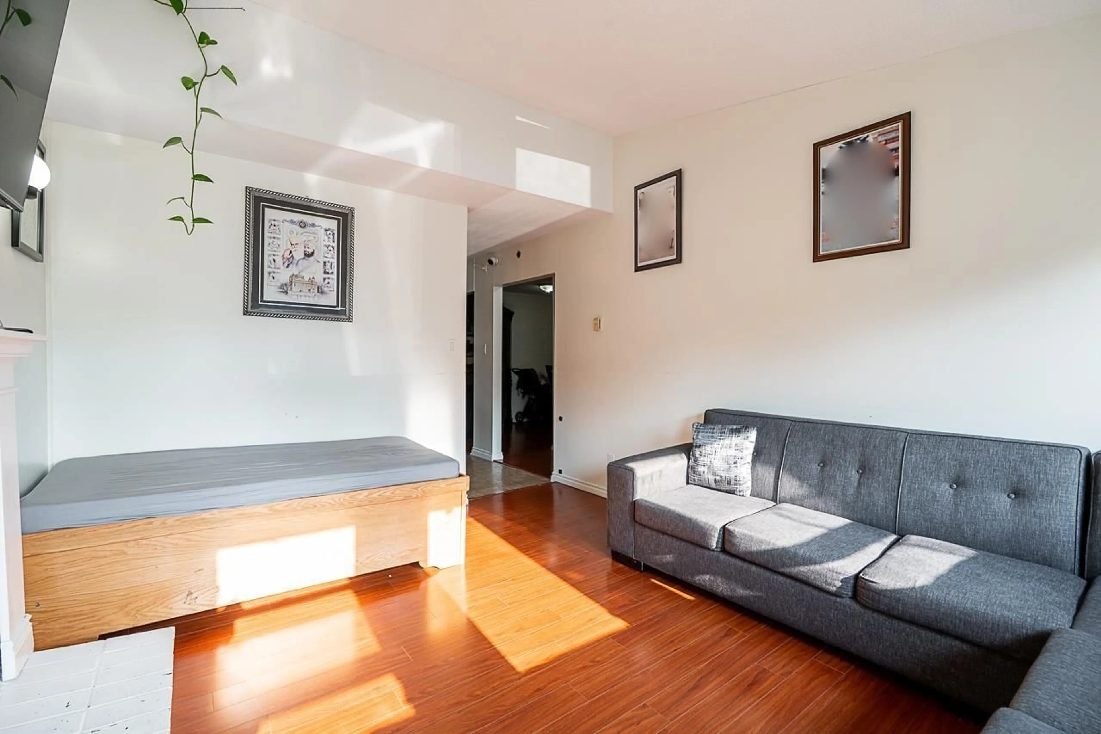 Living room with furniture, unknown for 7380 PARKWOOD DRIVE, Surrey British Columbia V3W7G6