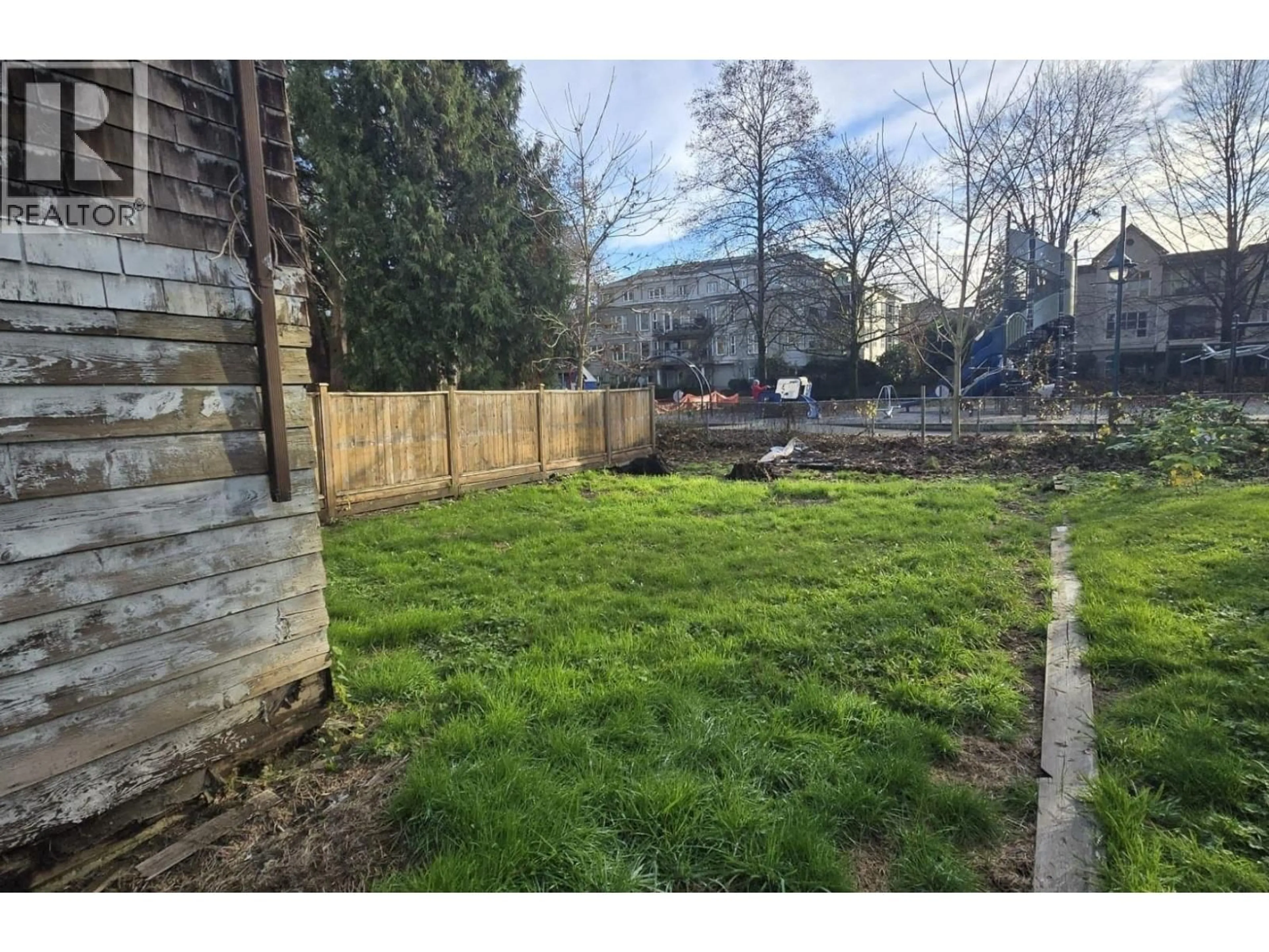A pic from outside/outdoor area/front of a property/back of a property/a pic from drone, unknown for 2272 KELLY AVENUE, Port Coquitlam British Columbia V3C1X9