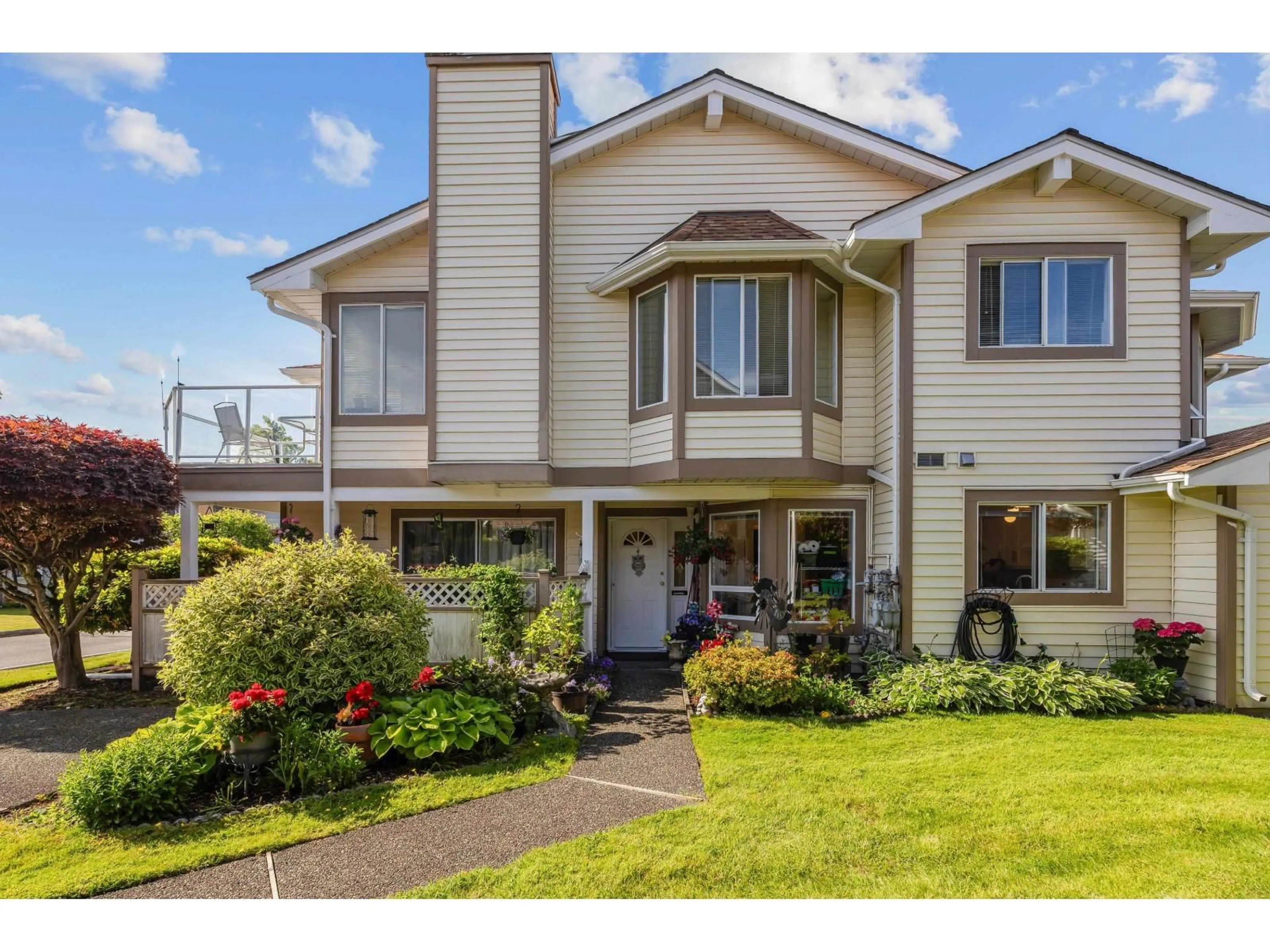 Home with vinyl exterior material, street for 39 - 9271 122ND STREET, Surrey British Columbia V3V7R4