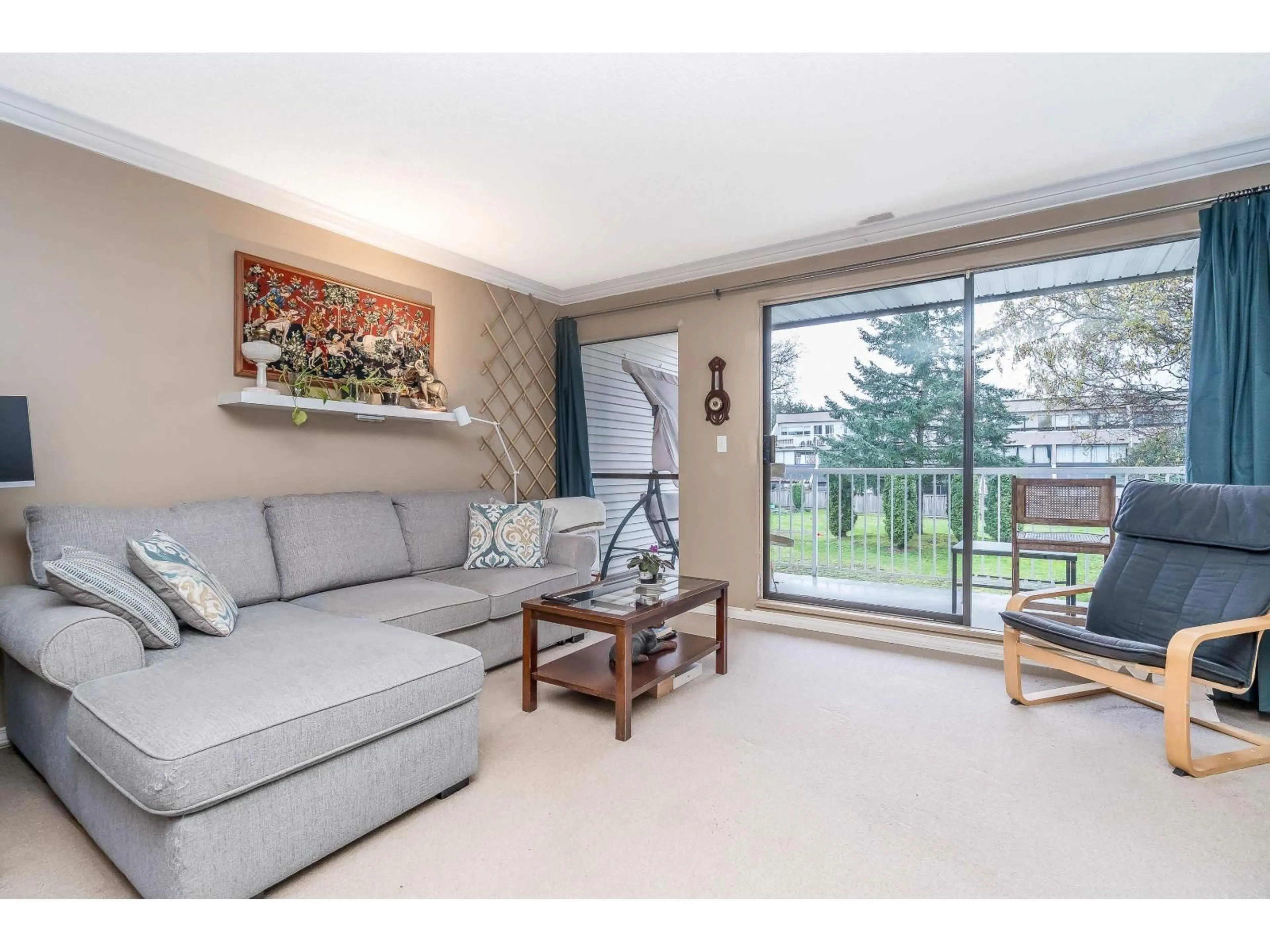 Living room with furniture, unknown for 70 - 17712 60 AVENUE, Surrey British Columbia V3S1V2