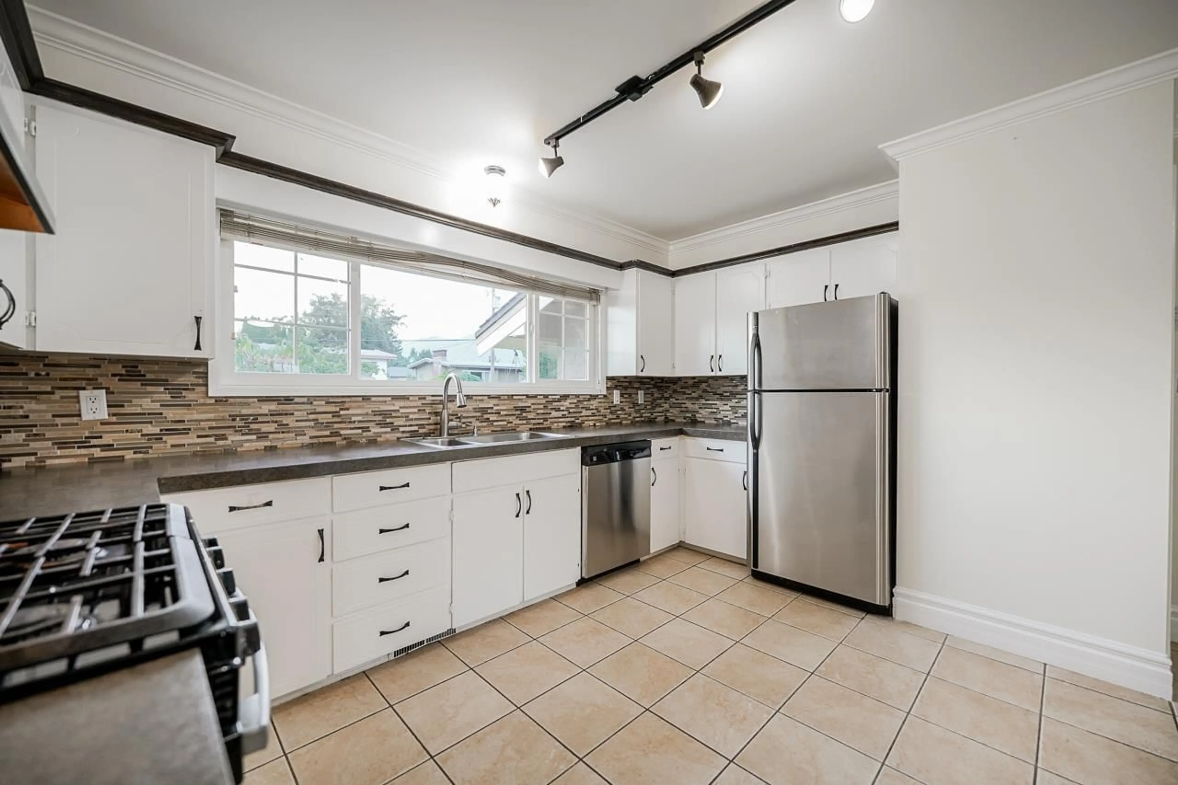 Standard kitchen, ceramic/tile floor for 10042 FAIRBANKS CRESCENT, Chilliwack British Columbia V2P5M2