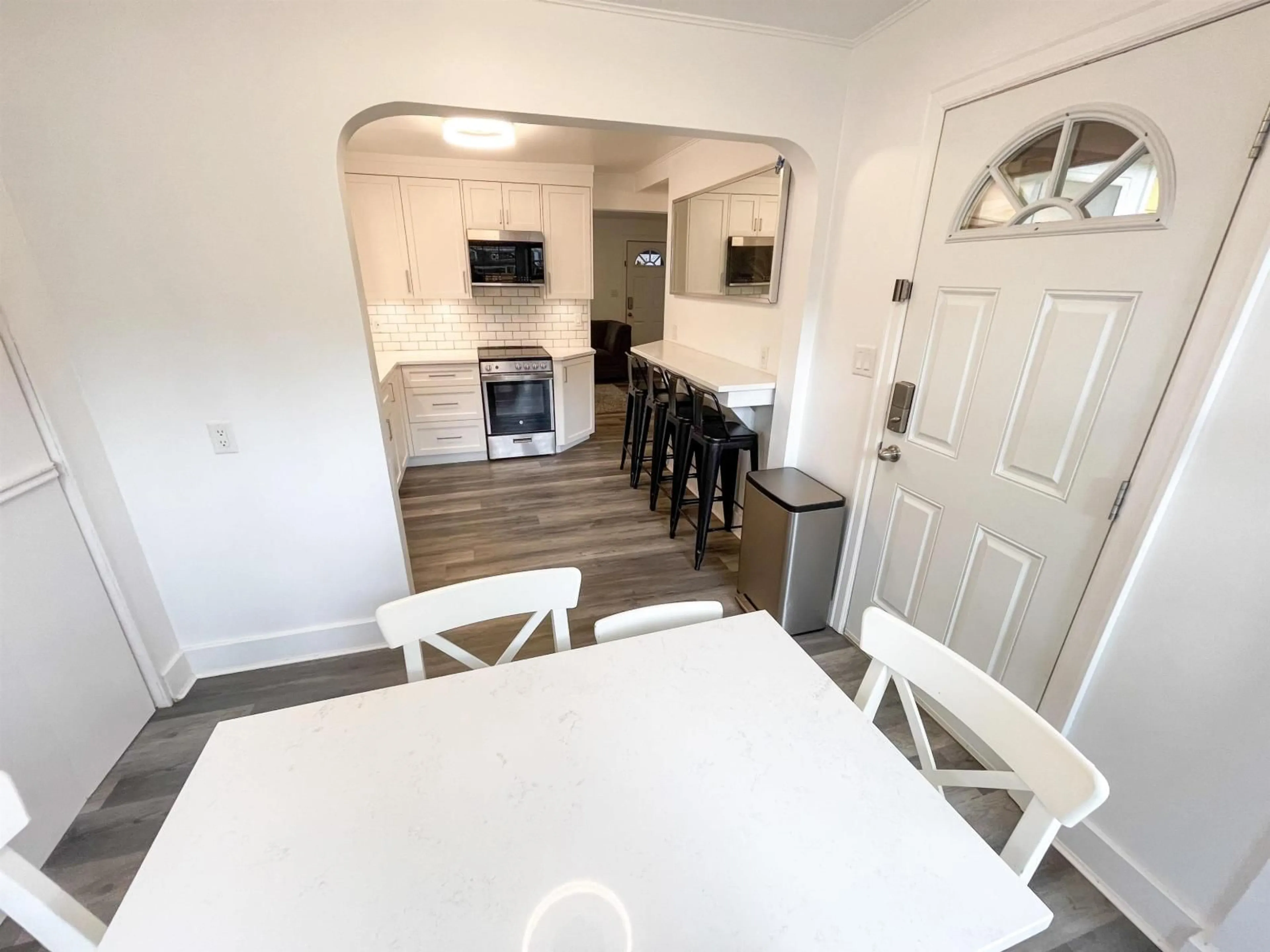 A pic of a room for 298 HEMLOCK STREET, Cultus Lake British Columbia V2R4Y7