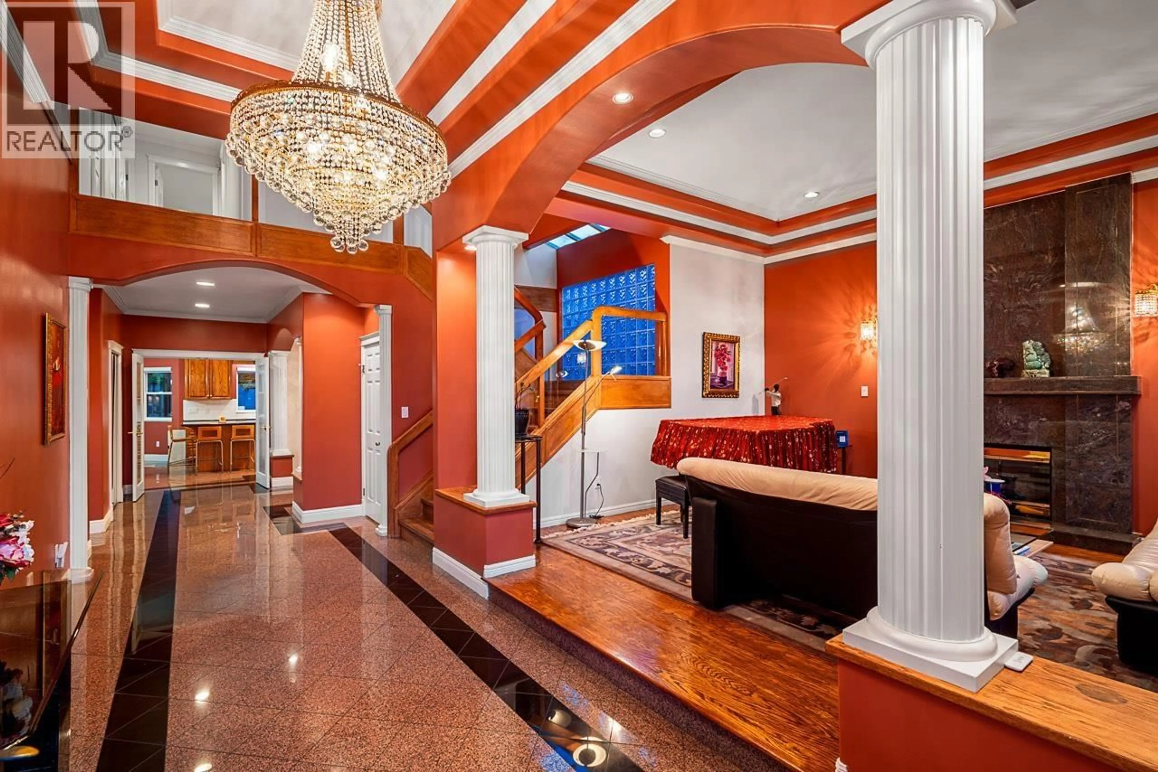 Indoor foyer for 2768 SOUTHCREST DRIVE, Burnaby British Columbia V5A4V4