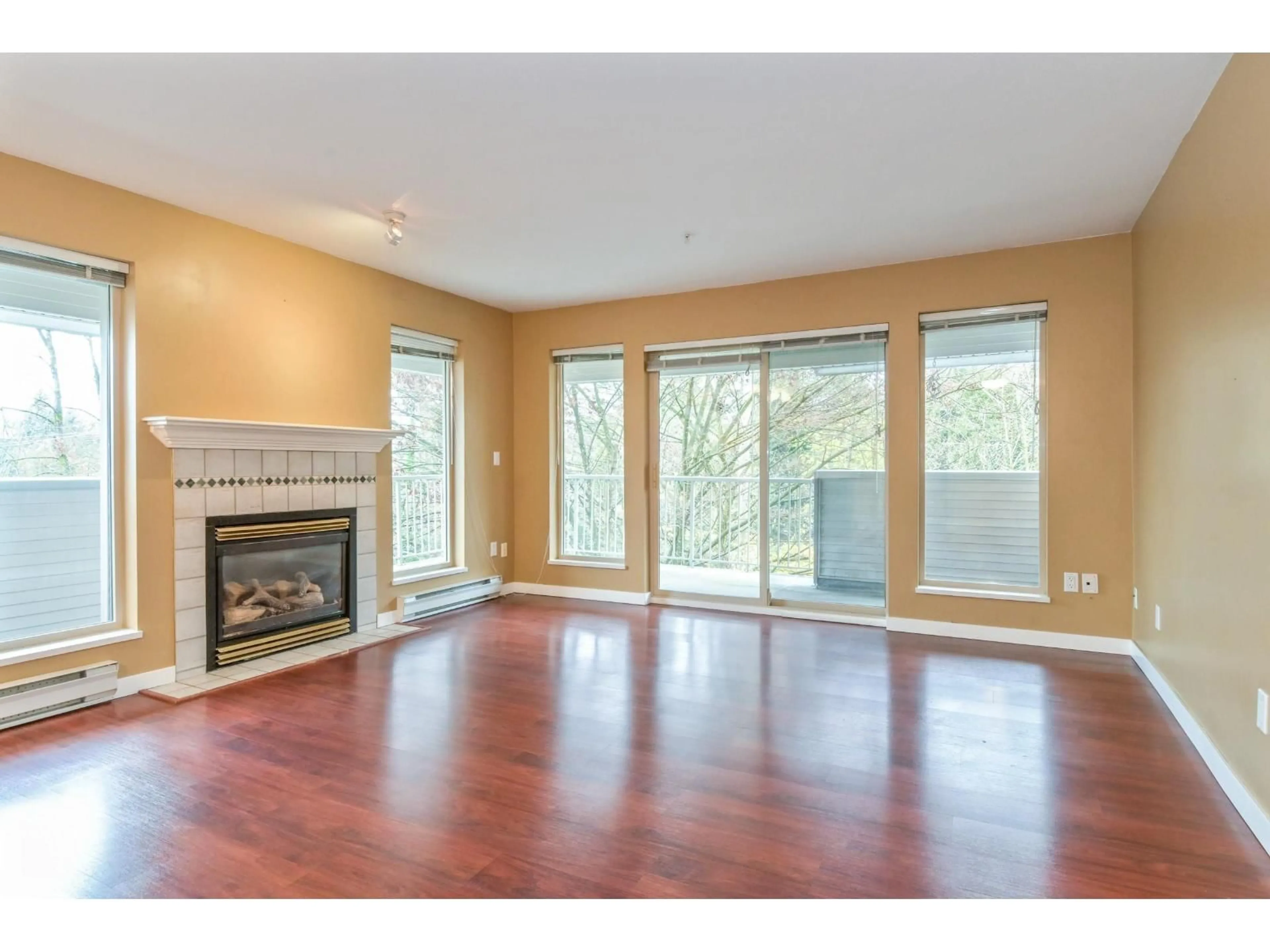 Unknown for 204 - 33478 ROBERTS AVENUE, Abbotsford British Columbia V2S8E1