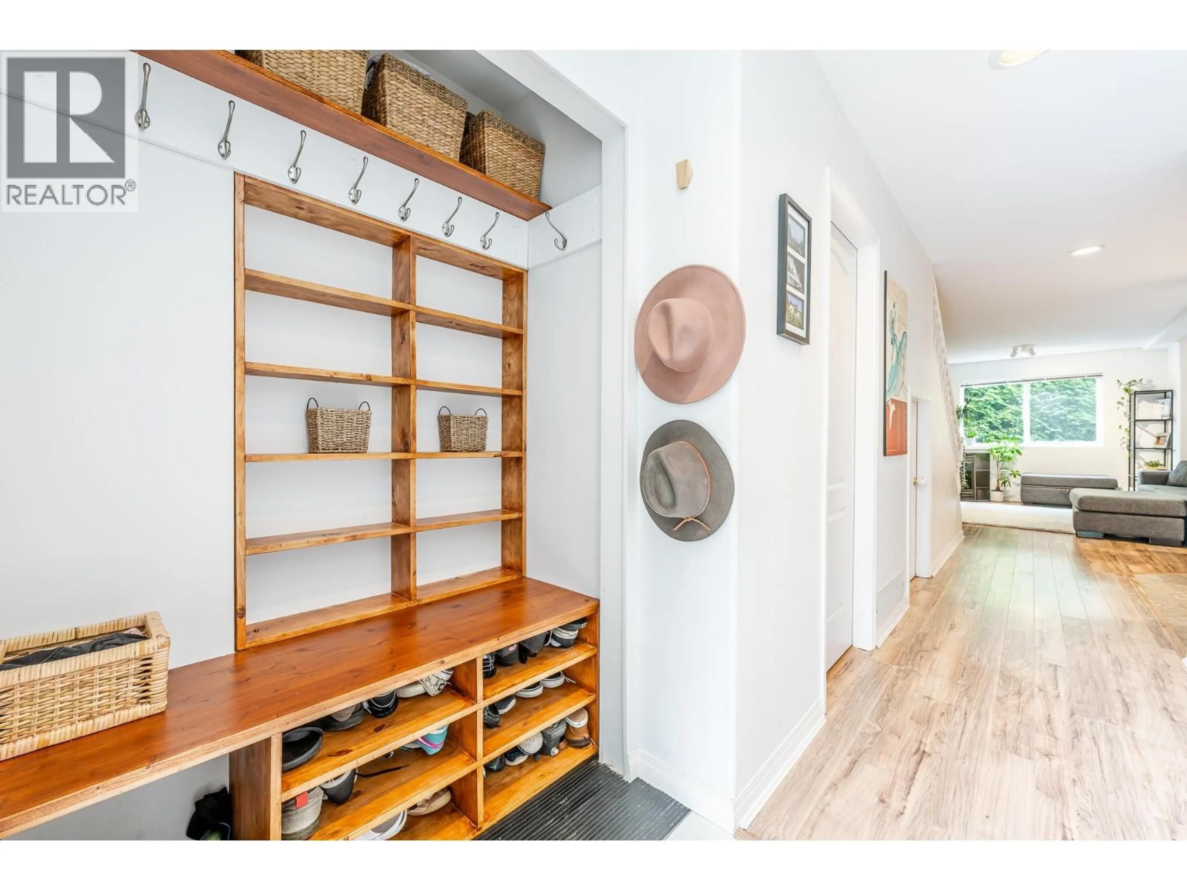 Indoor entryway for 9 - 39754 GOVERNMENT ROAD, Squamish British Columbia V8B0G3