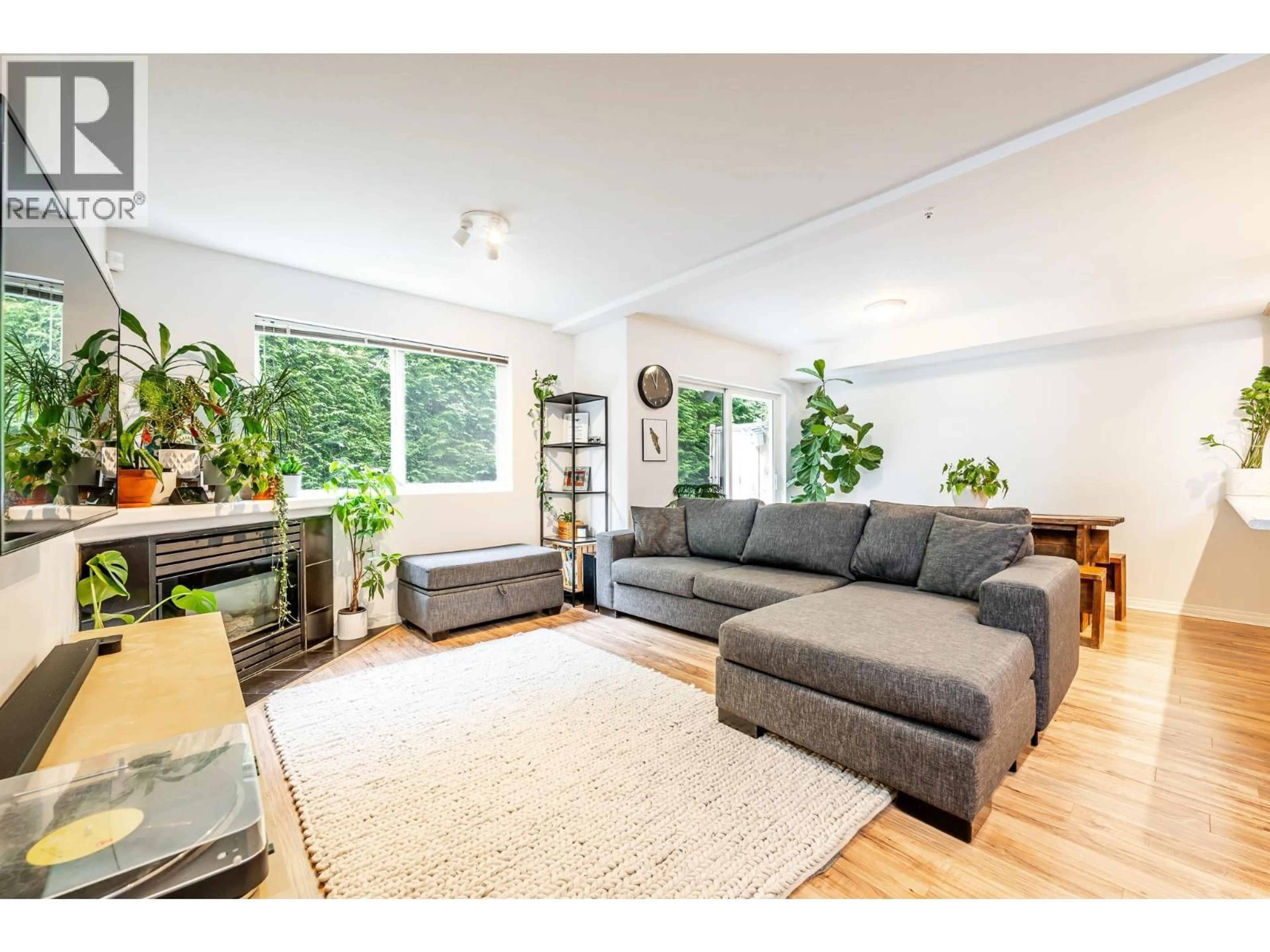 Living room with furniture, unknown for 9 - 39754 GOVERNMENT ROAD, Squamish British Columbia V8B0G3