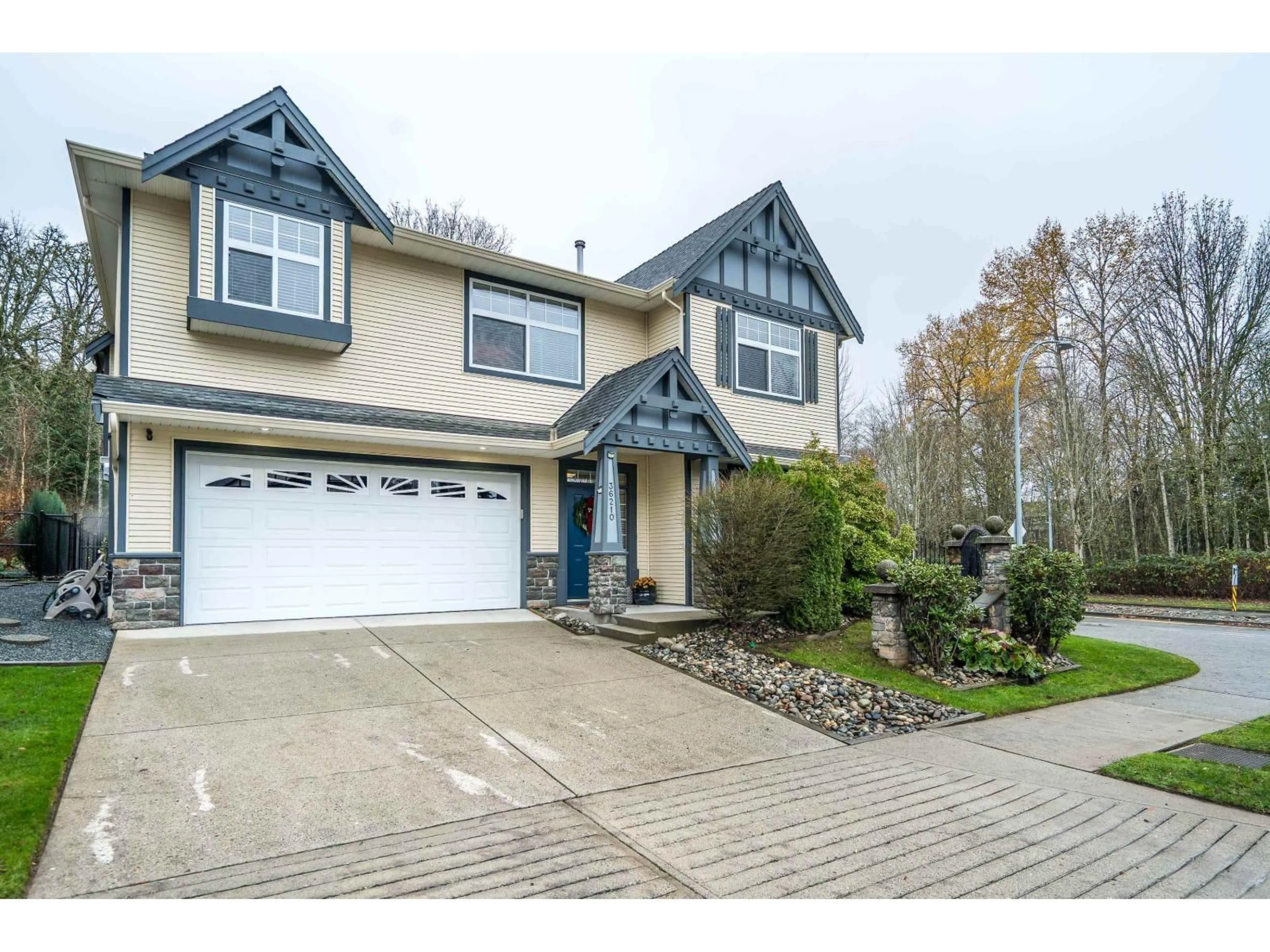 Home with vinyl exterior material, street for 36210 BUCKINGHAM DRIVE, Abbotsford British Columbia V3G3C8