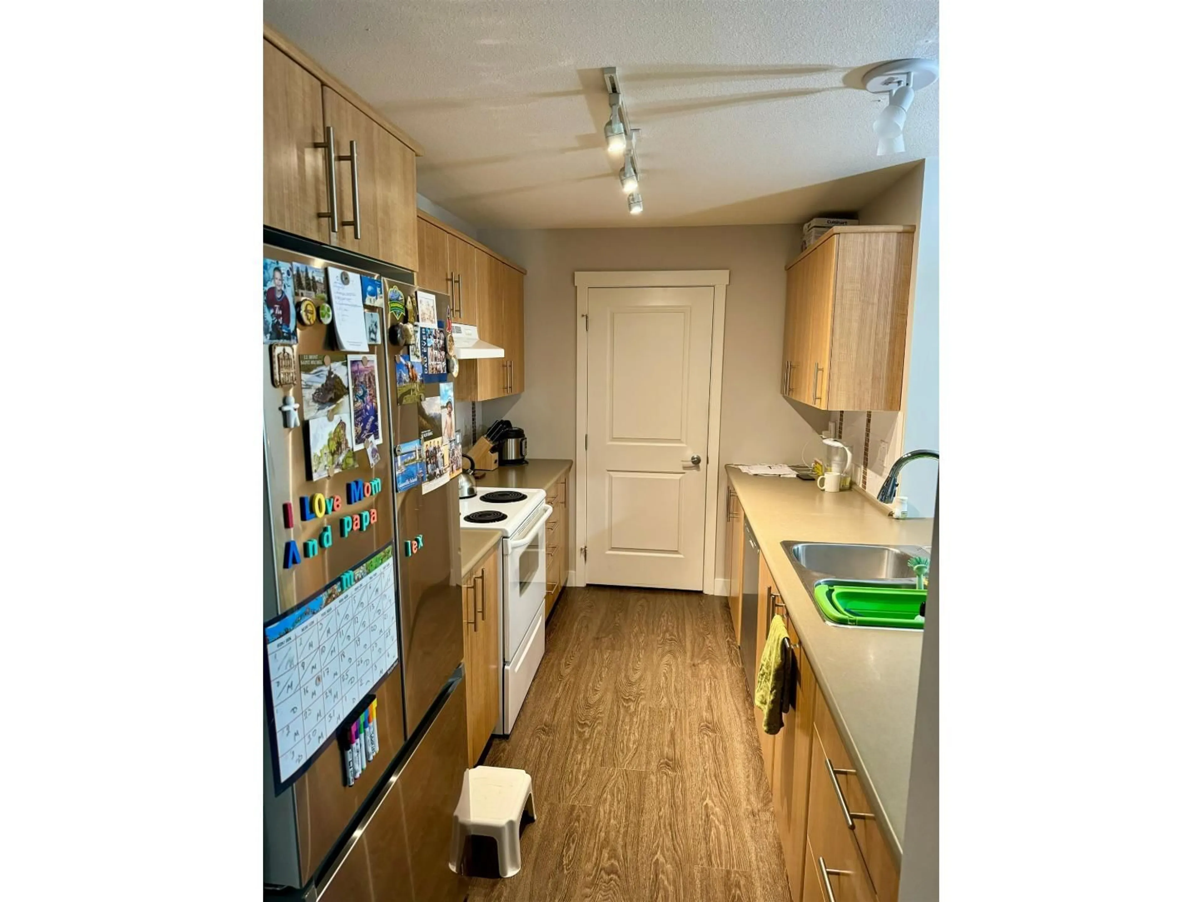 Standard kitchen, wood/laminate floor for 206 - 19388 65 AVENUE, Surrey British Columbia V4N5S1