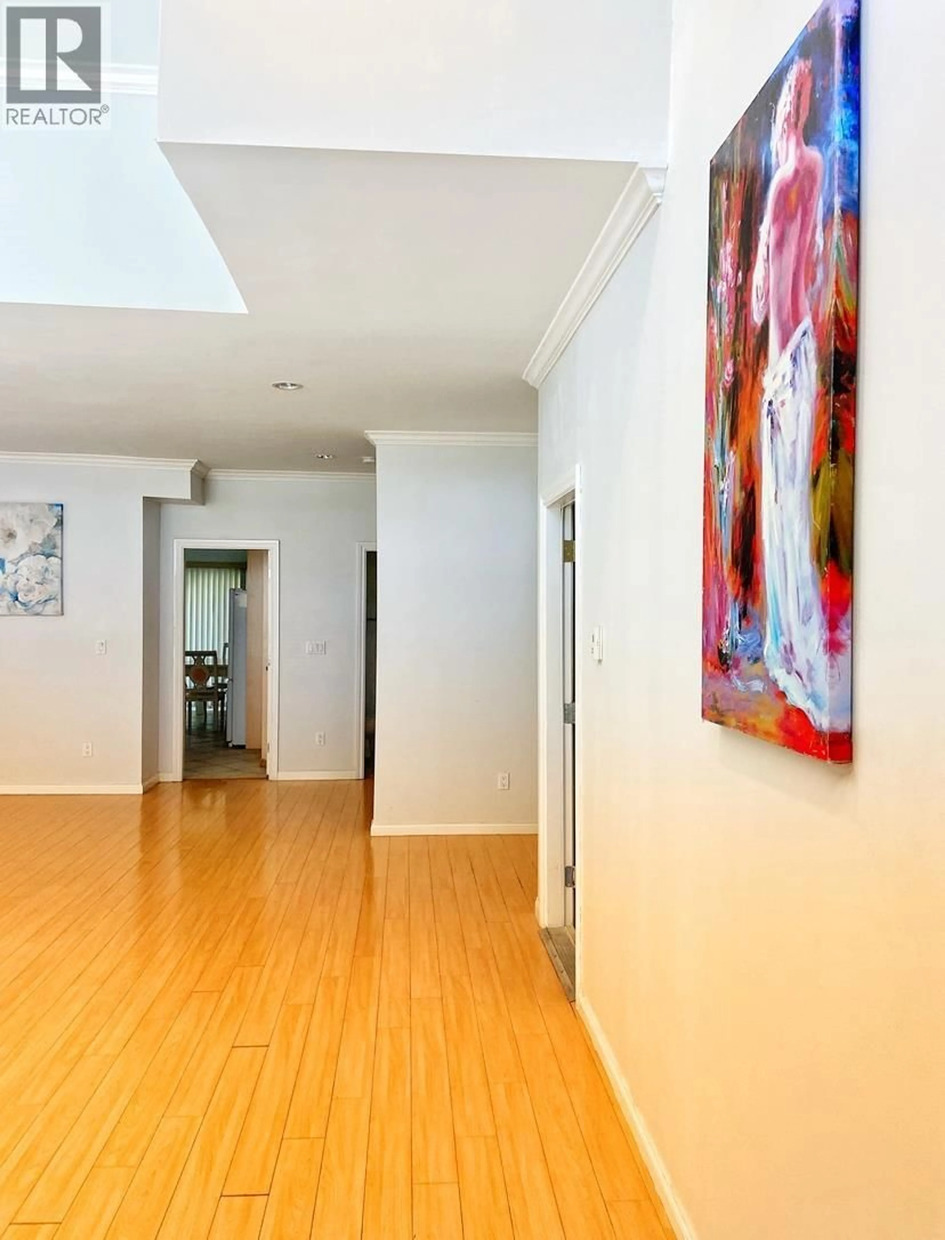 Indoor foyer for 5989 RUMBLE STREET, Burnaby British Columbia V5J2C6