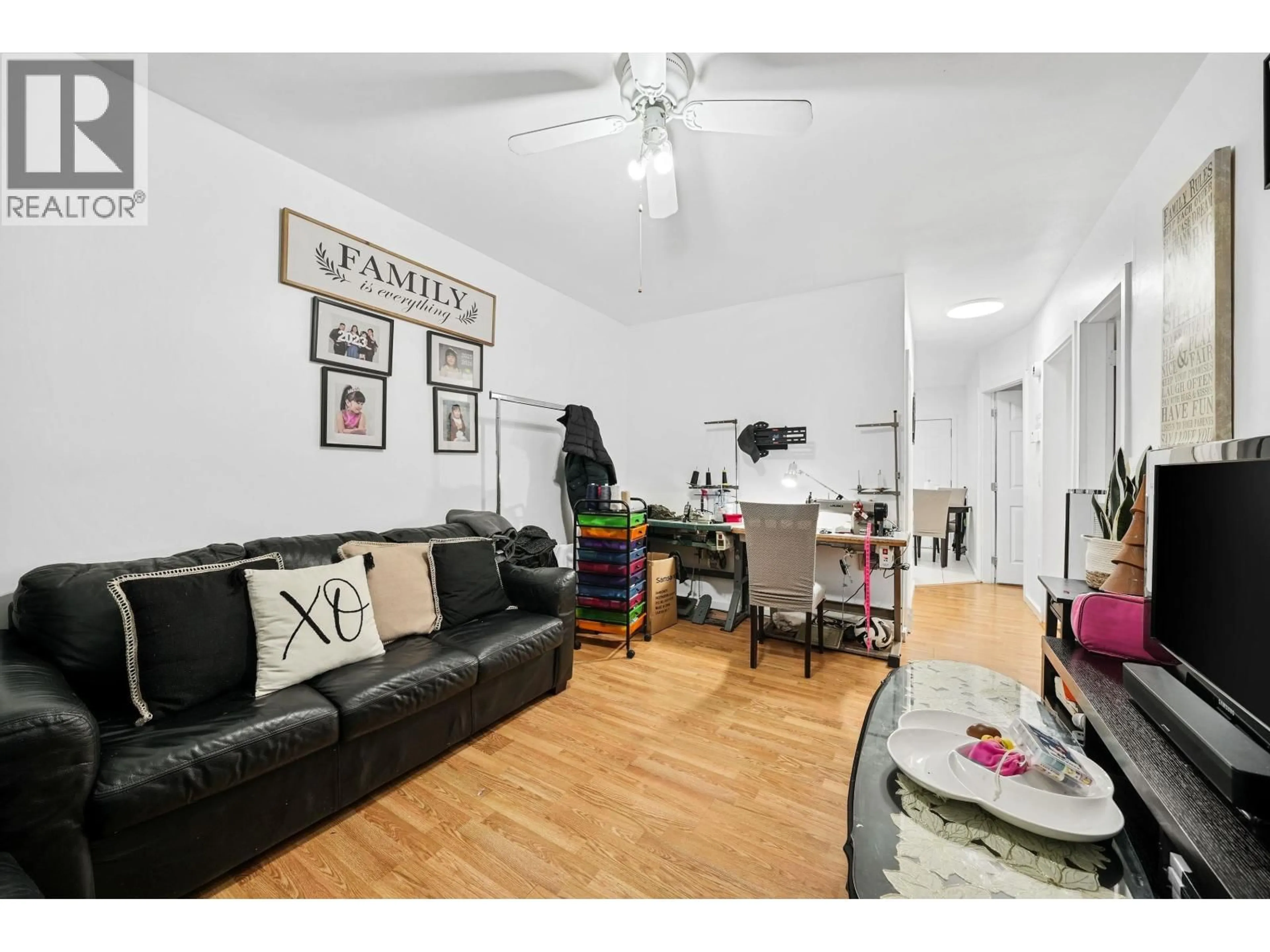 Living room with furniture, wood/laminate floor for 2316 NANAIMO STREET, Vancouver British Columbia V5N5E3