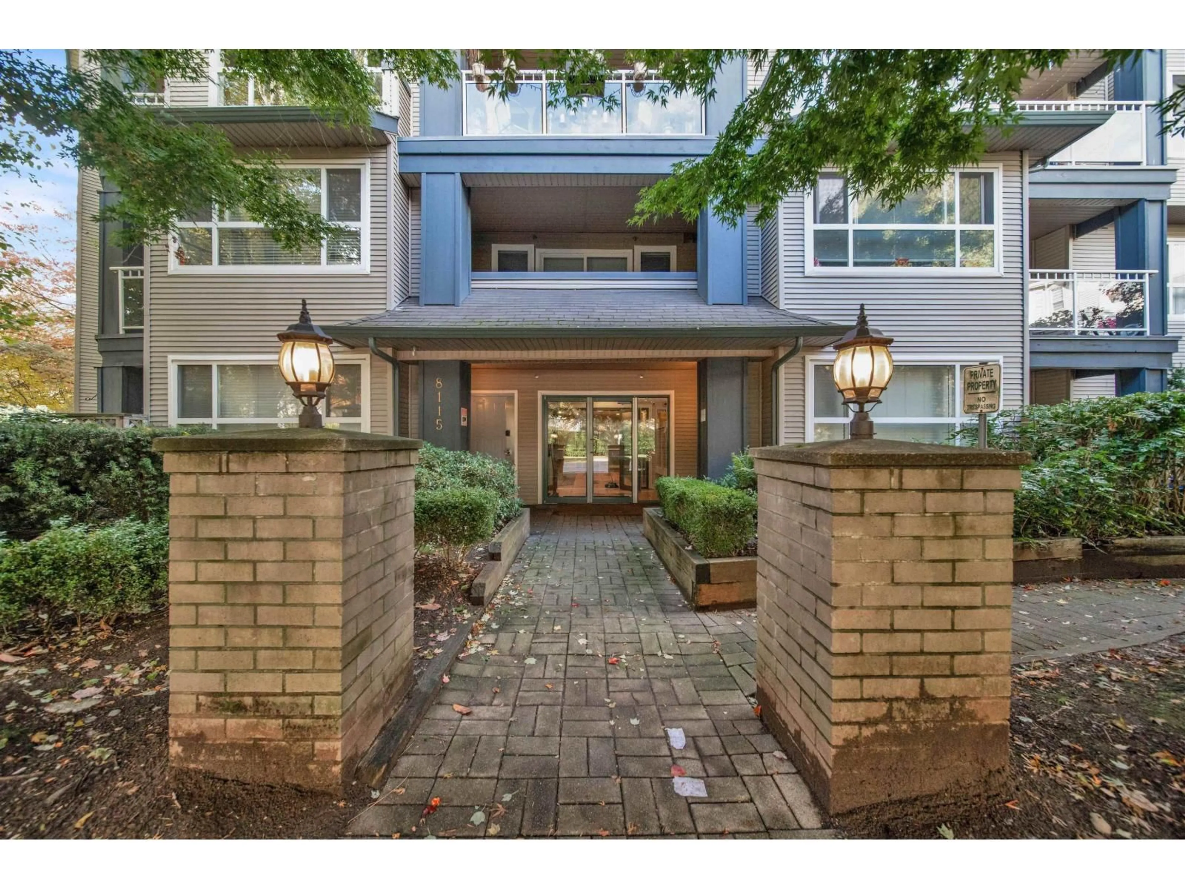 Indoor entryway for 210 - 8115 121A STREET, Surrey British Columbia V3W1J2