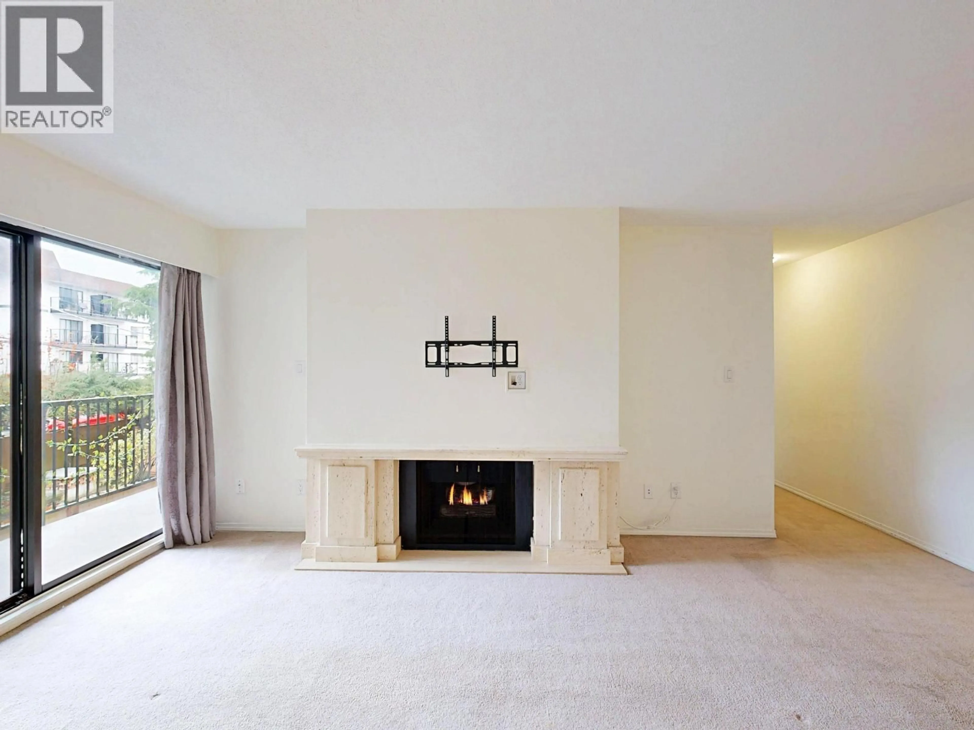 A pic of a room for 206 - 138 18TH STREET, North Vancouver British Columbia V7M1W4