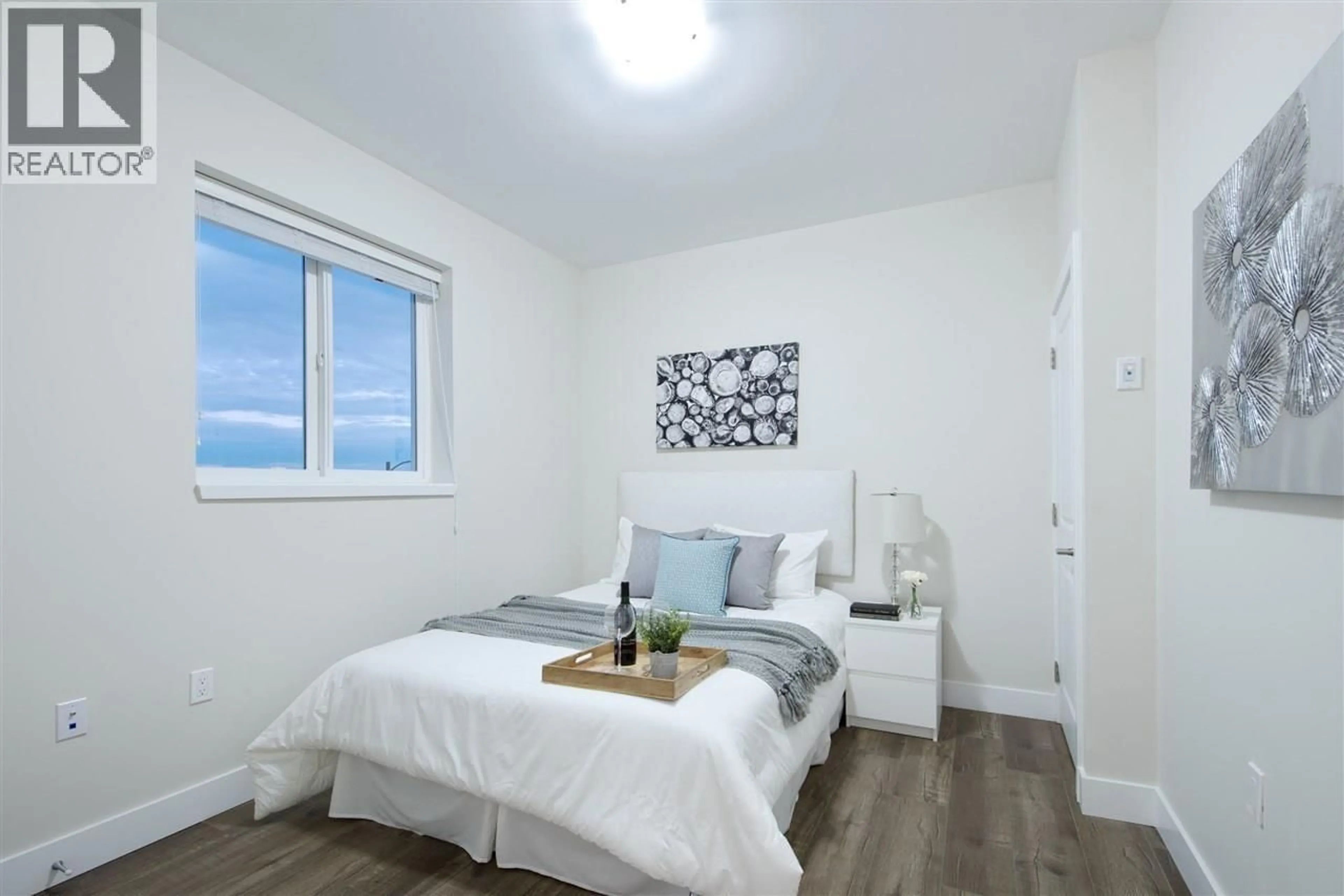 Bedroom with bed, wood/laminate floor for 215 64TH AVENUE, Vancouver British Columbia V5X2M5