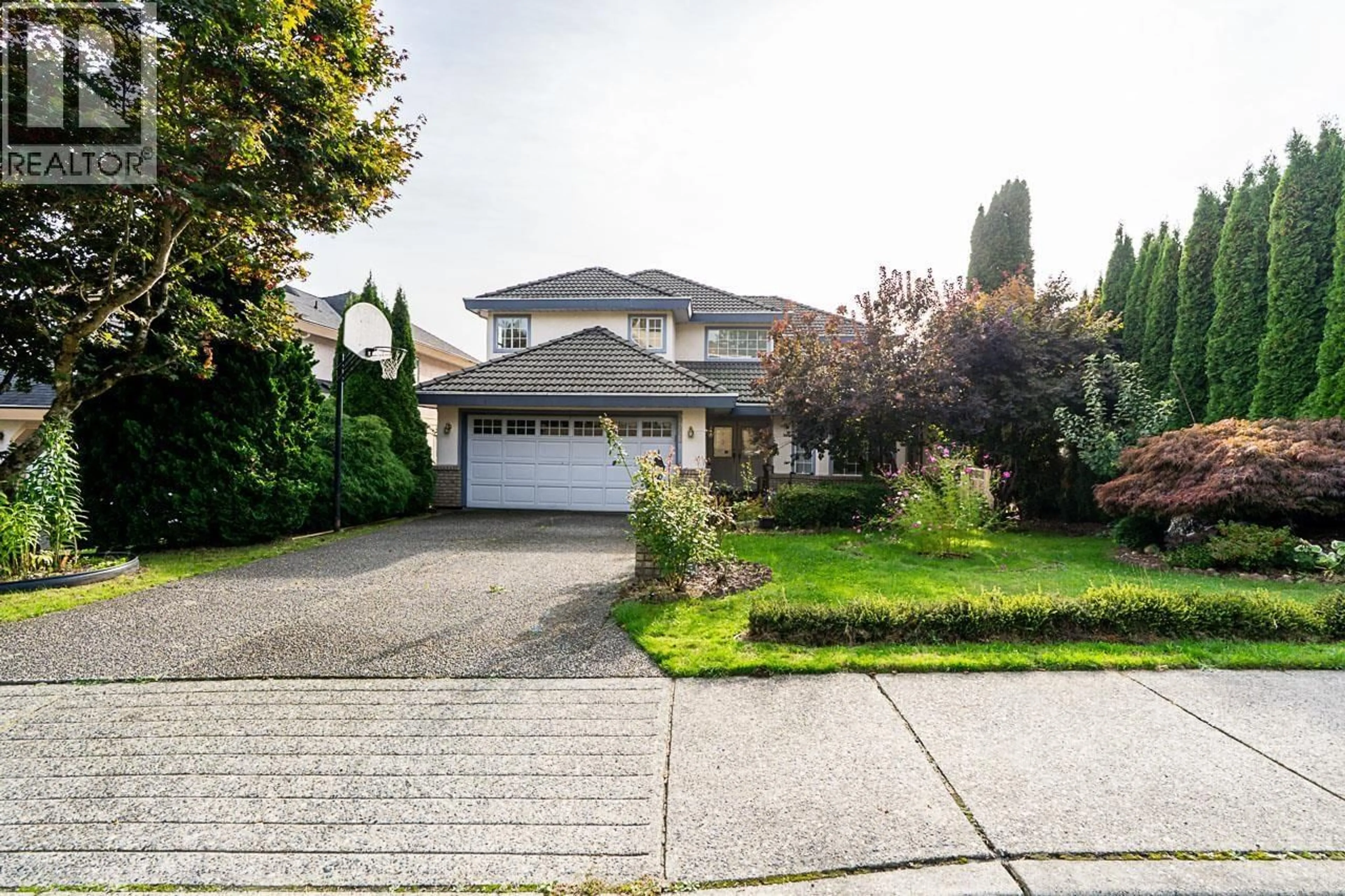 A pic from outside/outdoor area/front of a property/back of a property/a pic from drone, street for 2980 CLIFFROSE CRESCENT, Coquitlam British Columbia V3E2T2