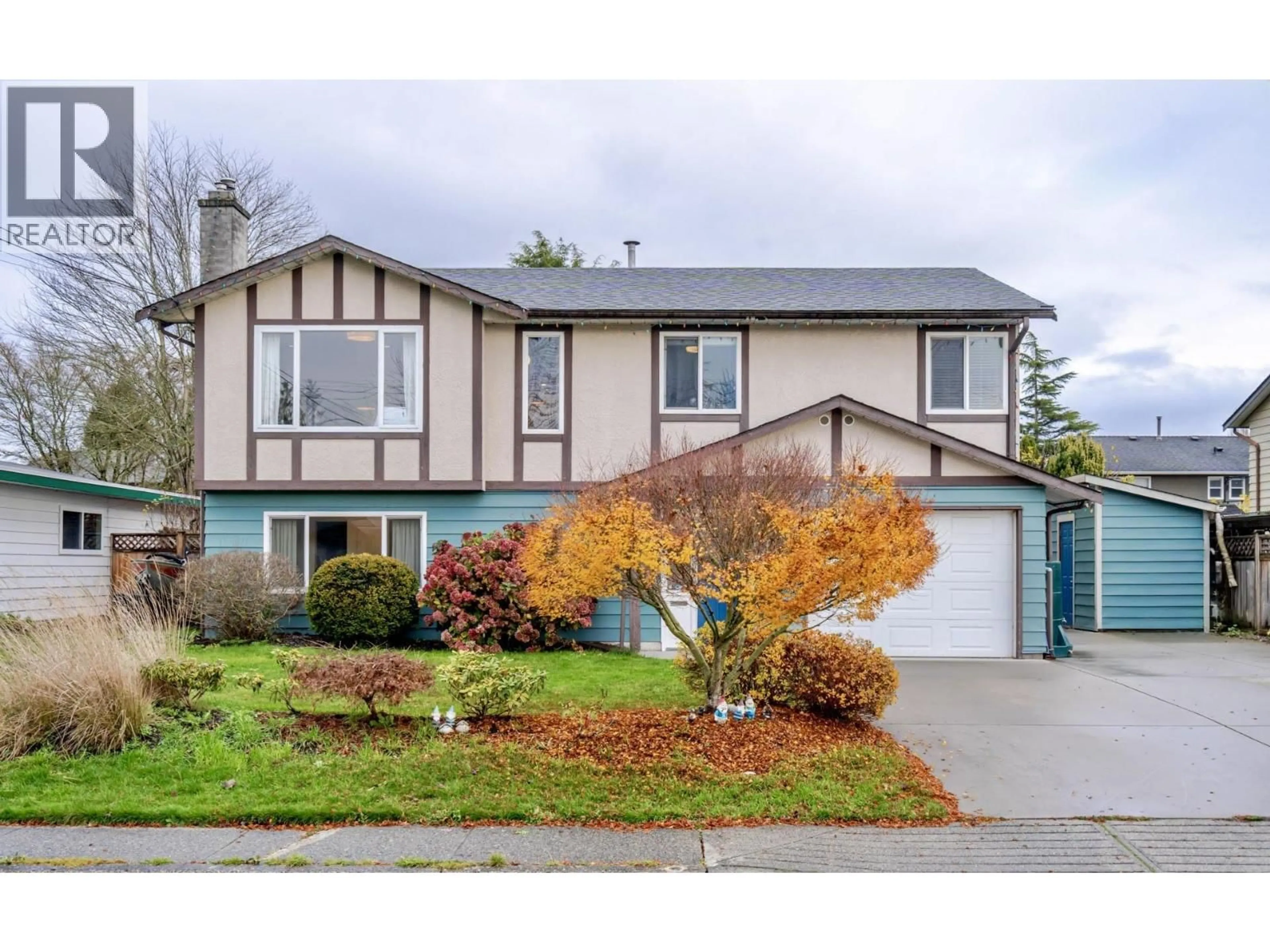 Home with vinyl exterior material, street for 4672 46A STREET, Delta British Columbia V4K4B4