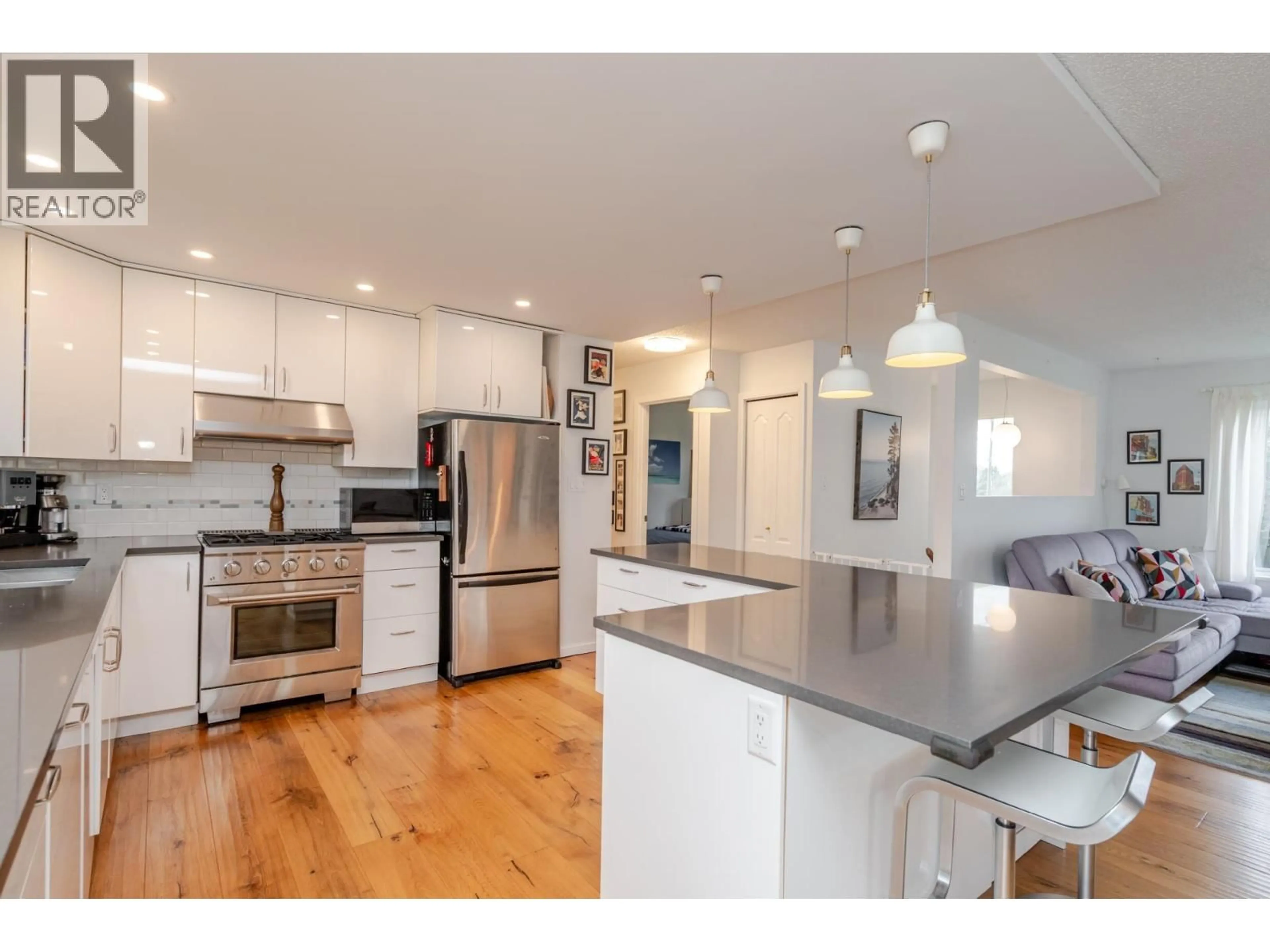 Open concept kitchen, wood/laminate floor for 4672 46A STREET, Delta British Columbia V4K4B4