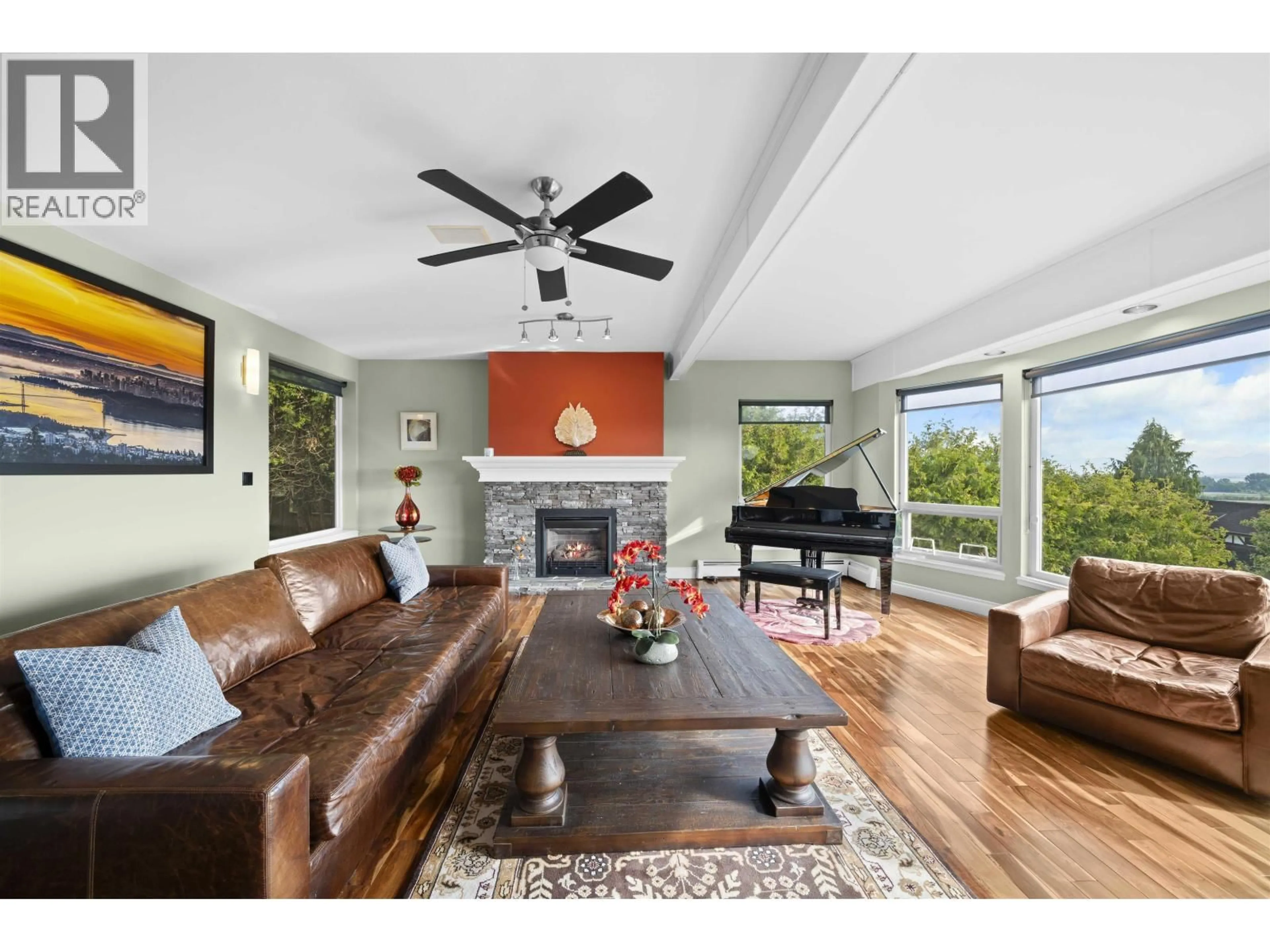 Living room with furniture, wood/laminate floor for 163 WOODLAND DRIVE, Tsawwassen British Columbia V4L2H7