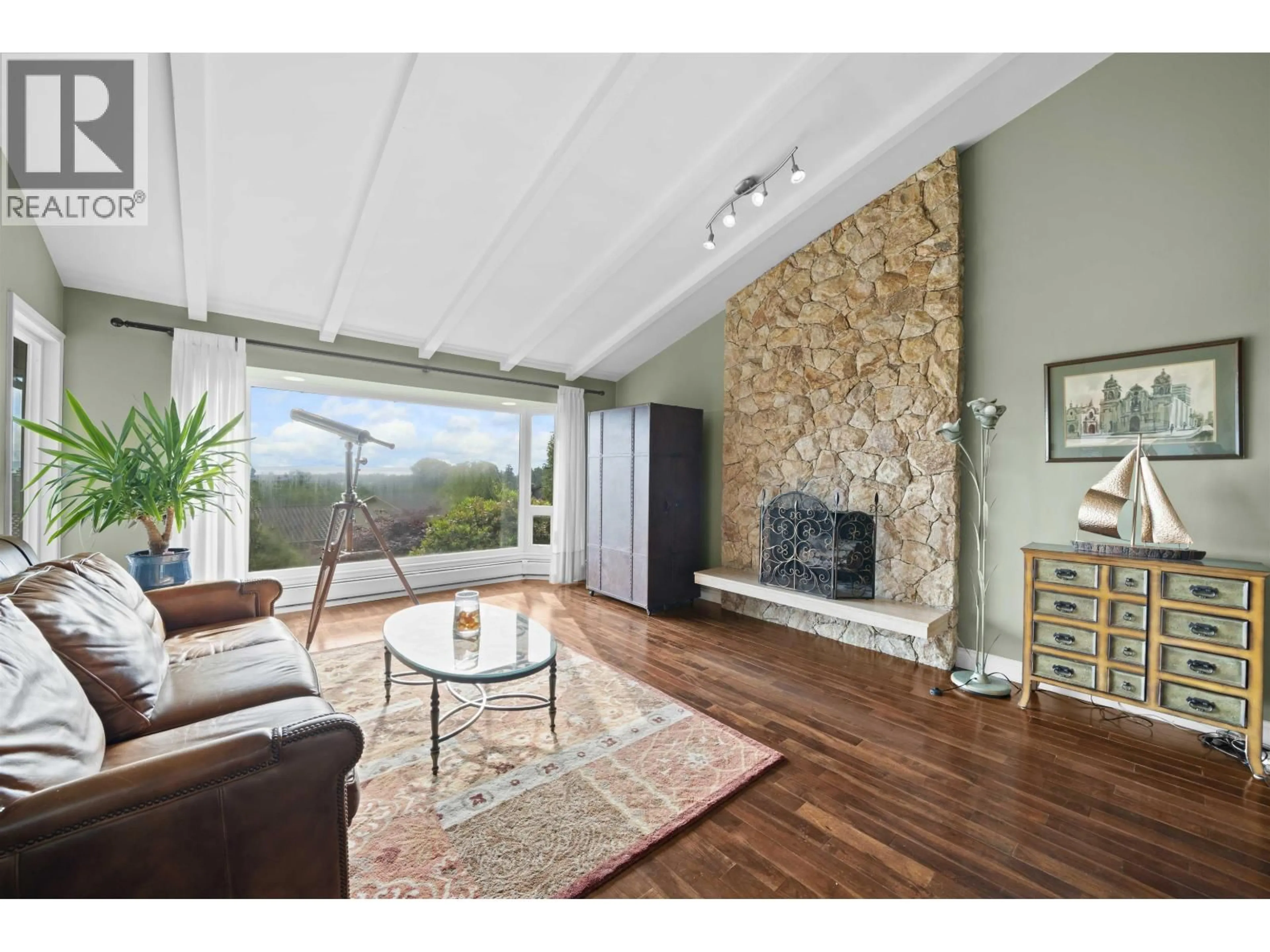 Living room with furniture, unknown for 163 WOODLAND DRIVE, Tsawwassen British Columbia V4L2H7