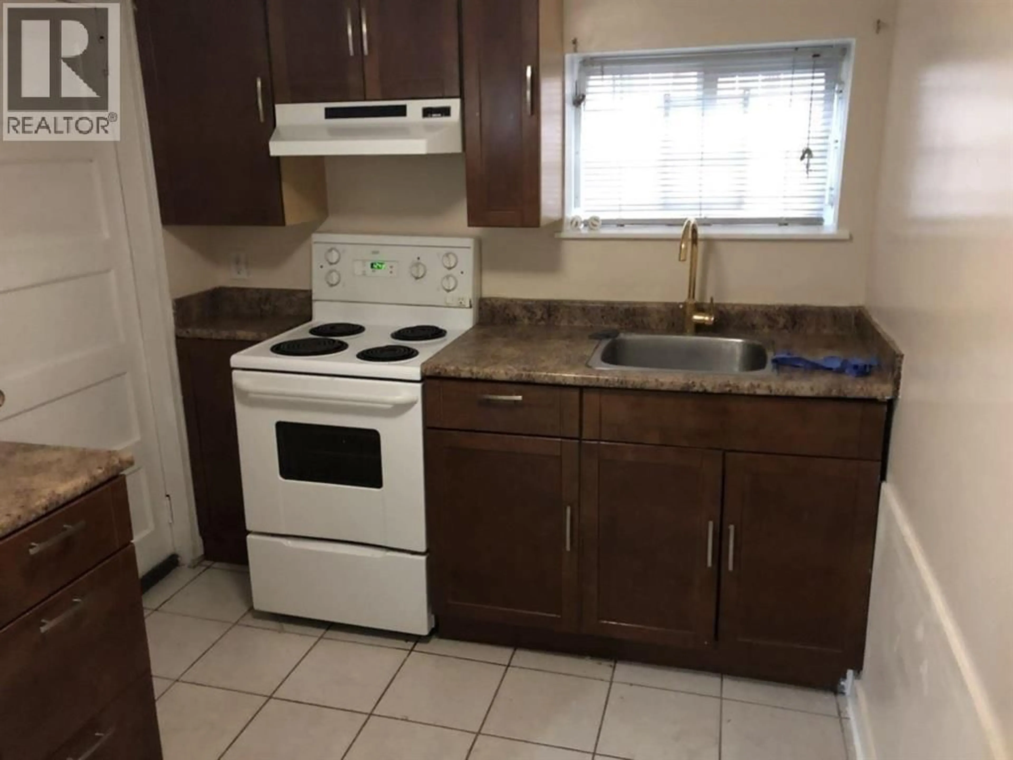 Standard kitchen, unknown for 5545 KNIGHT STREET, Vancouver British Columbia V5P2V1