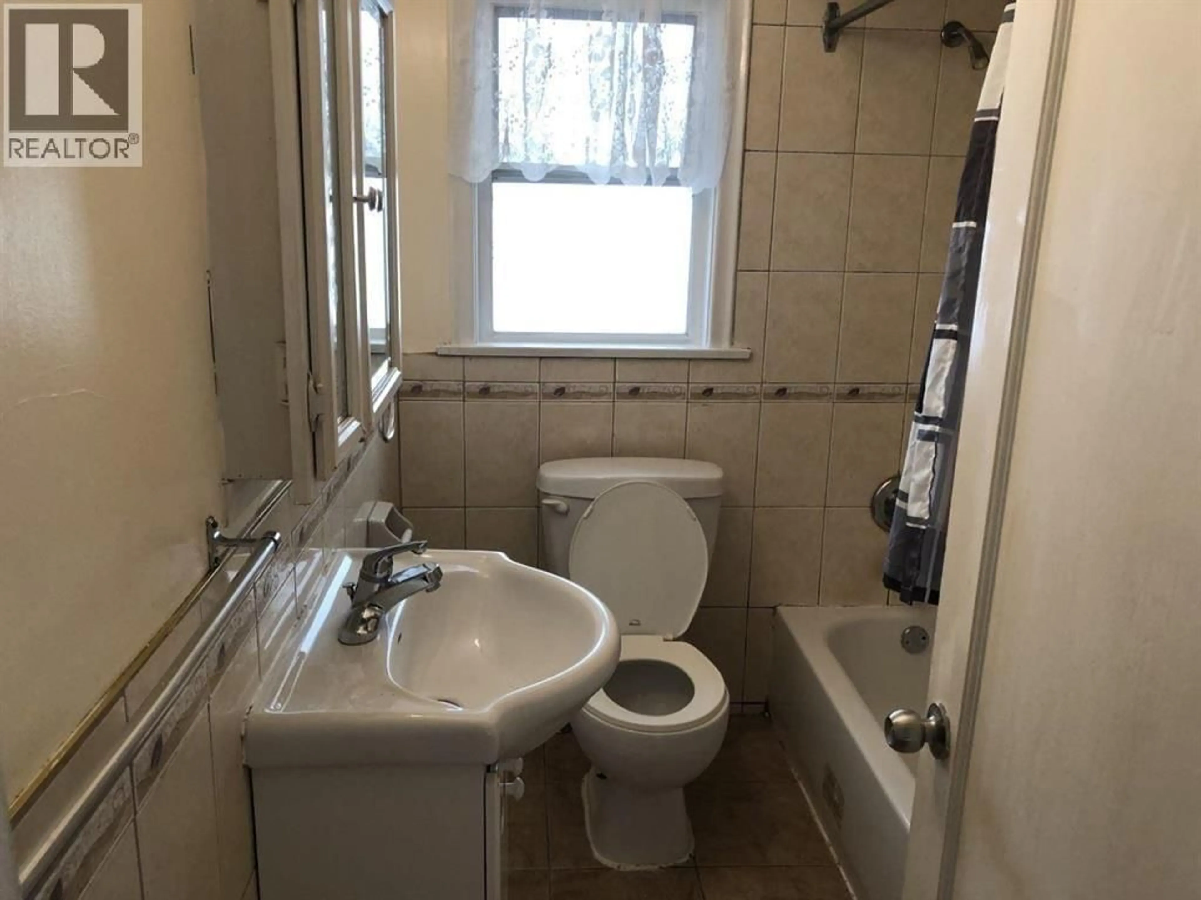 Standard bathroom, unknown for 5545 KNIGHT STREET, Vancouver British Columbia V5P2V1