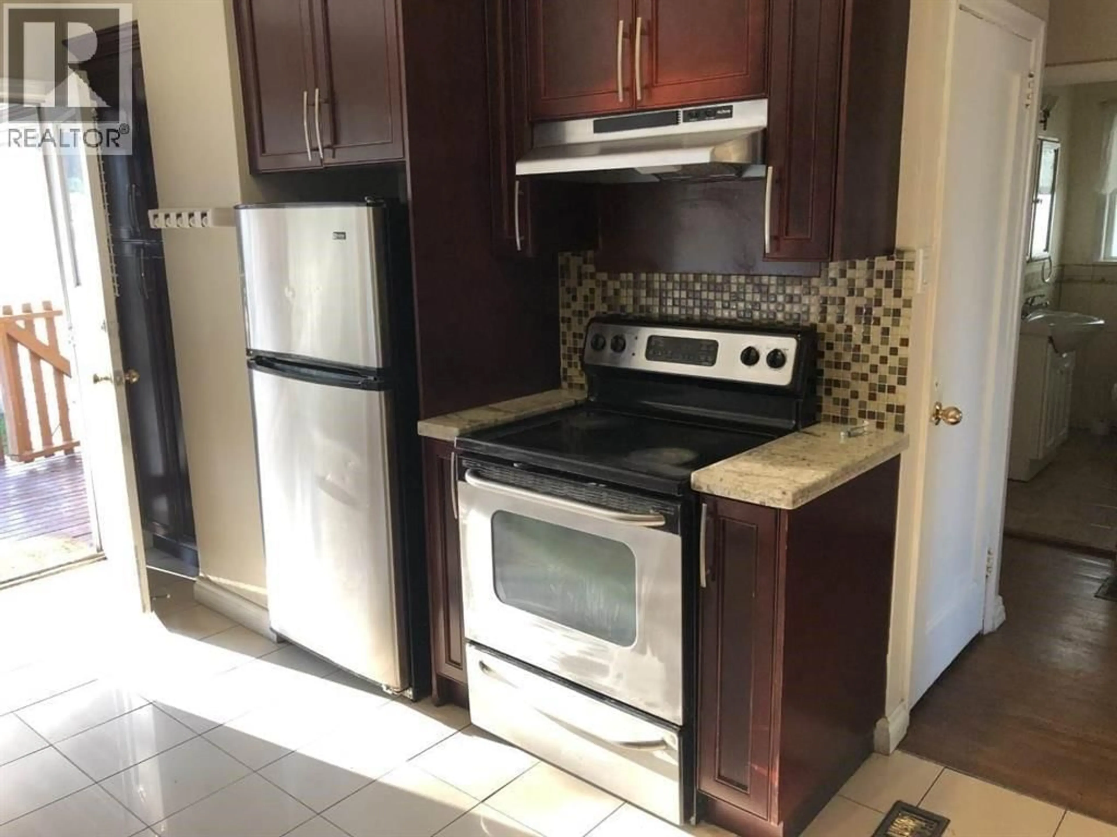 Standard kitchen, ceramic/tile floor for 5545 KNIGHT STREET, Vancouver British Columbia V5P2V1