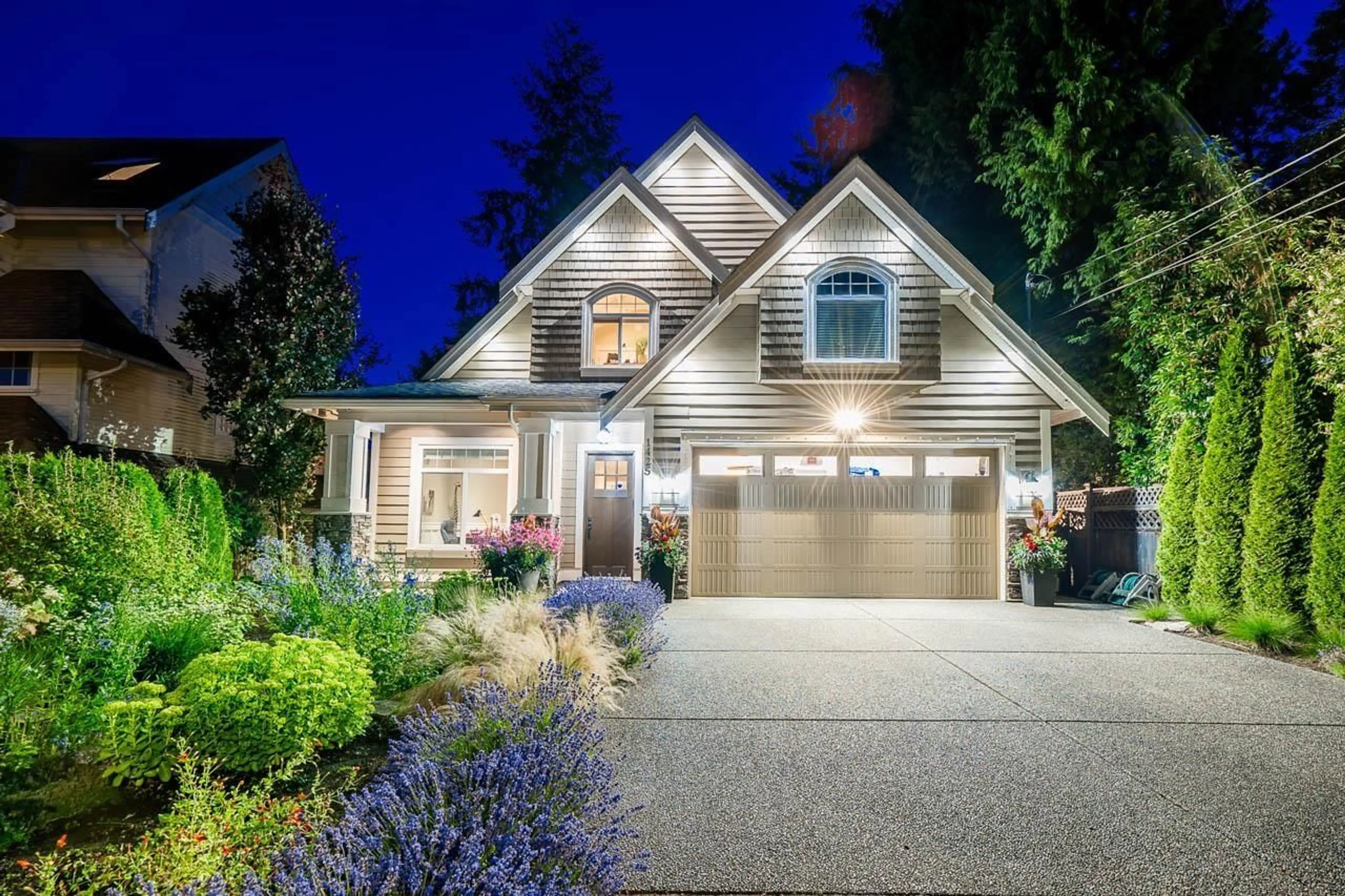 Home with vinyl exterior material, street for 1425 129B STREET, Surrey British Columbia V4A3Z4