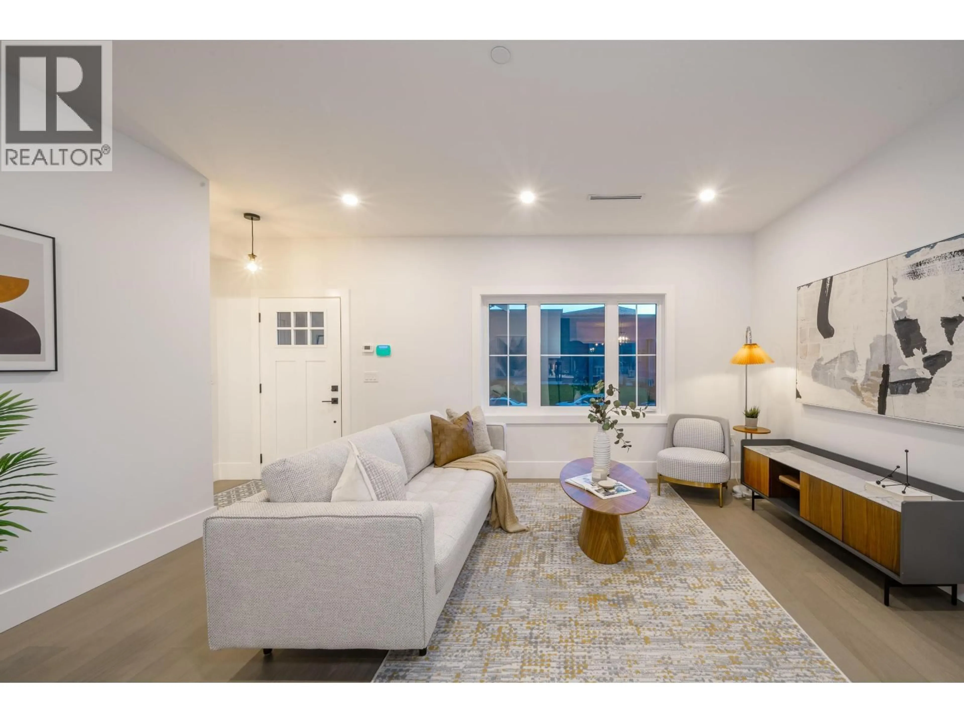 Living room with furniture, unknown for 2735 8TH AVENUE, Vancouver British Columbia V6K2B7