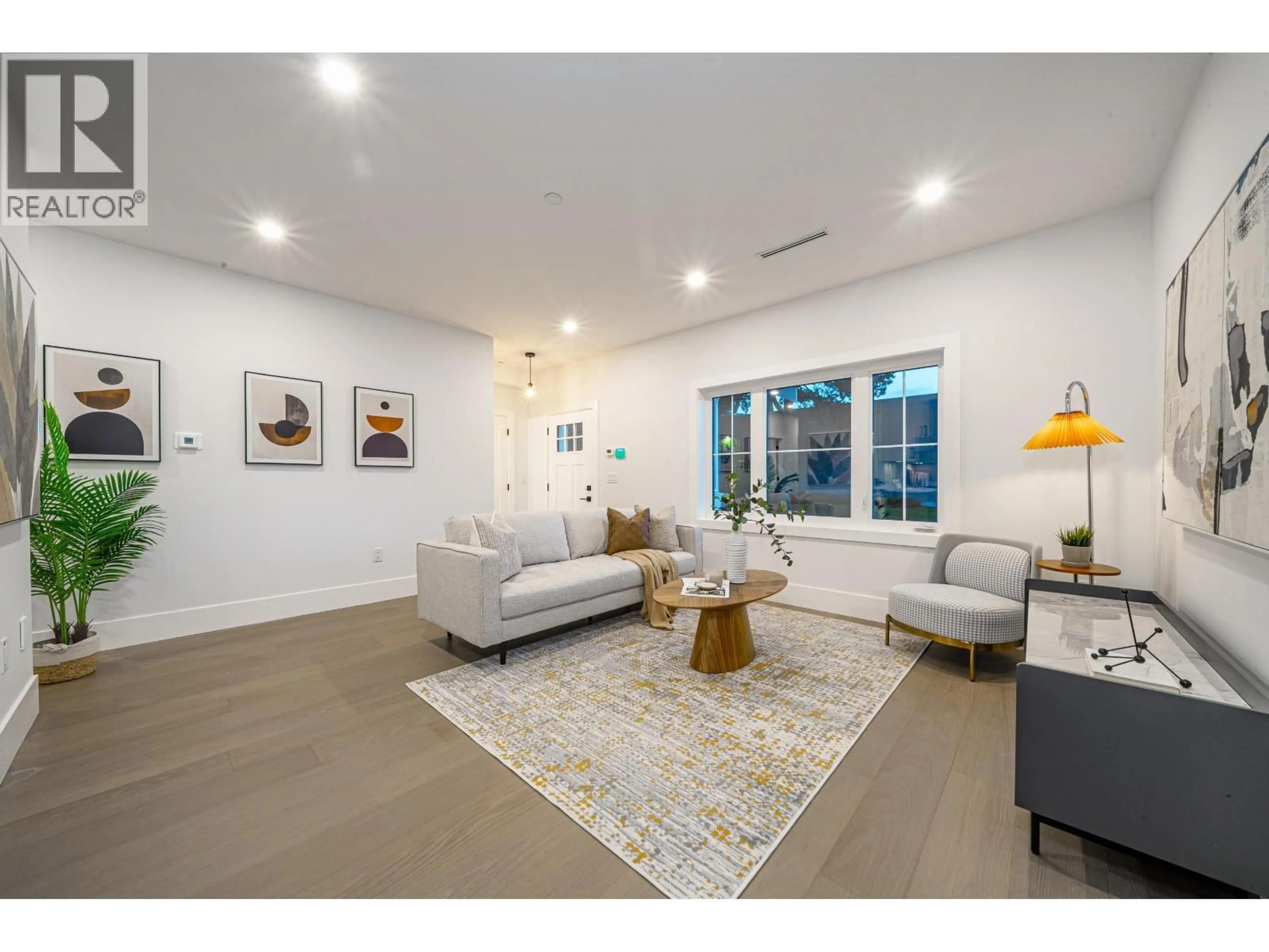 Living room with furniture, unknown for 2735 8TH AVENUE, Vancouver British Columbia V6K2B7