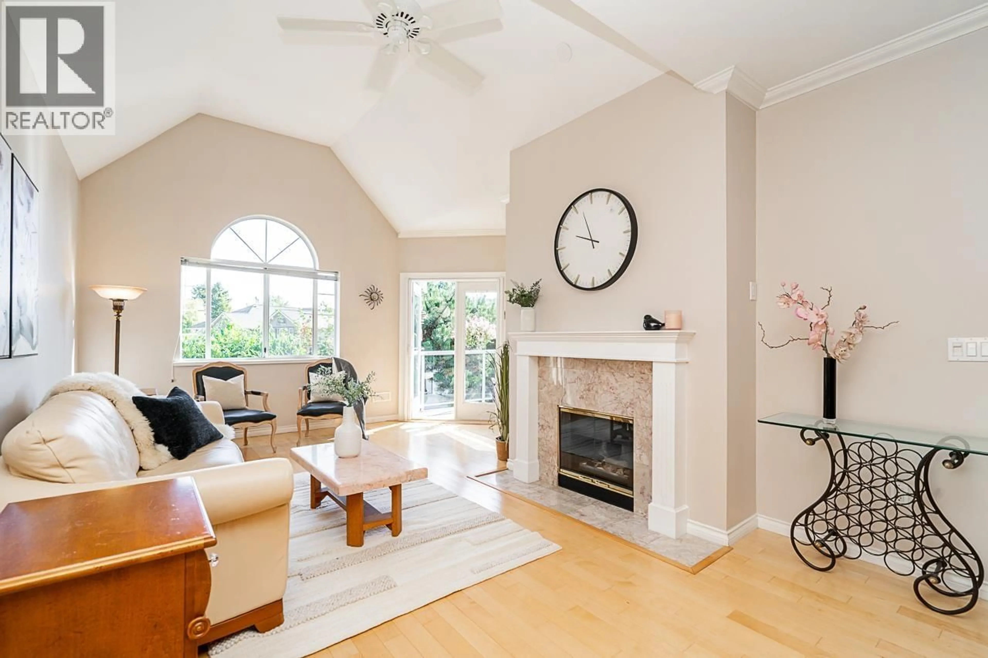 Living room with furniture, unknown for 201 - 25 RICHMOND STREET, New Westminster British Columbia V3L5P9