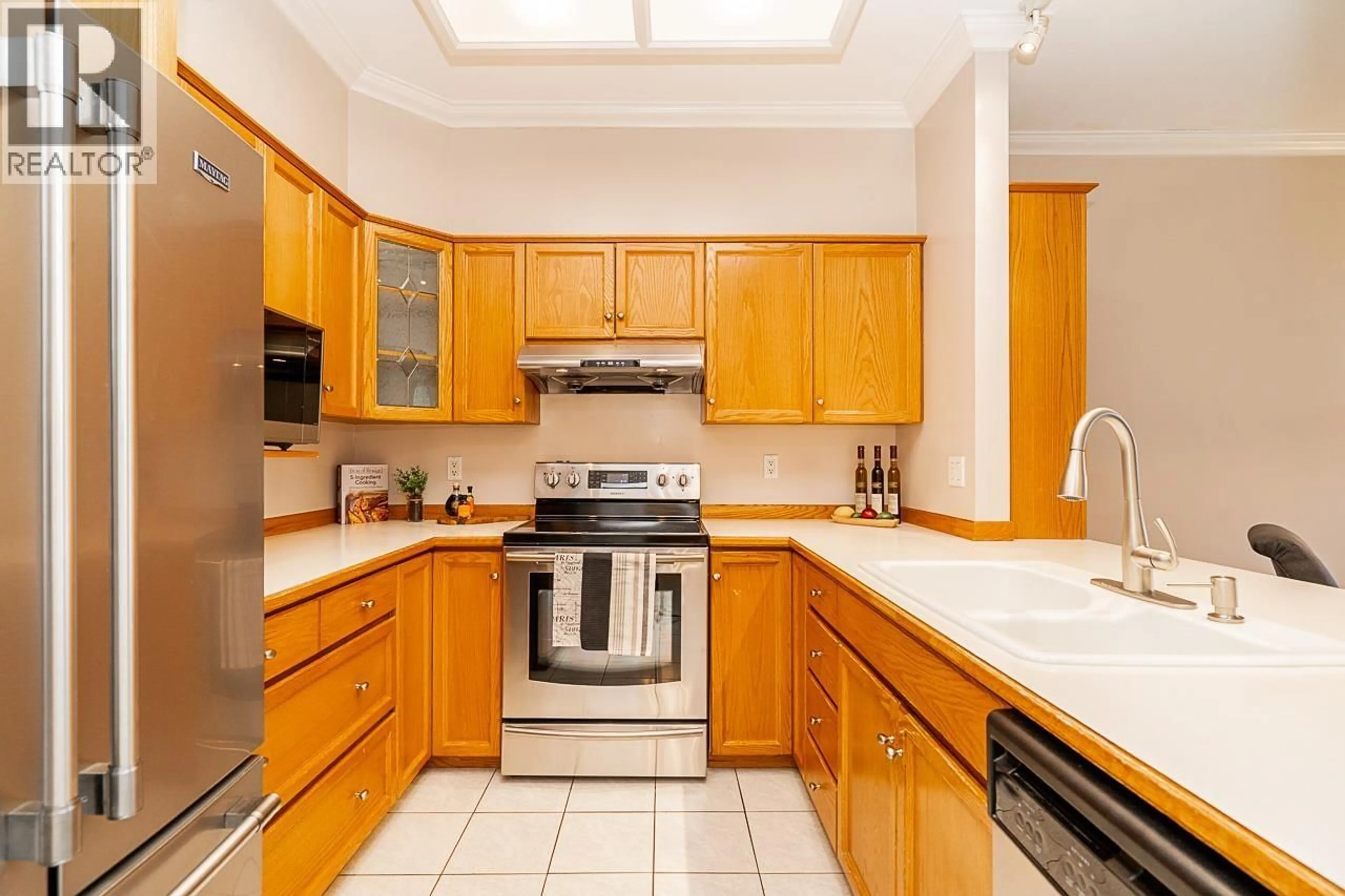 Standard kitchen, ceramic/tile floor for 201 - 25 RICHMOND STREET, New Westminster British Columbia V3L5P9