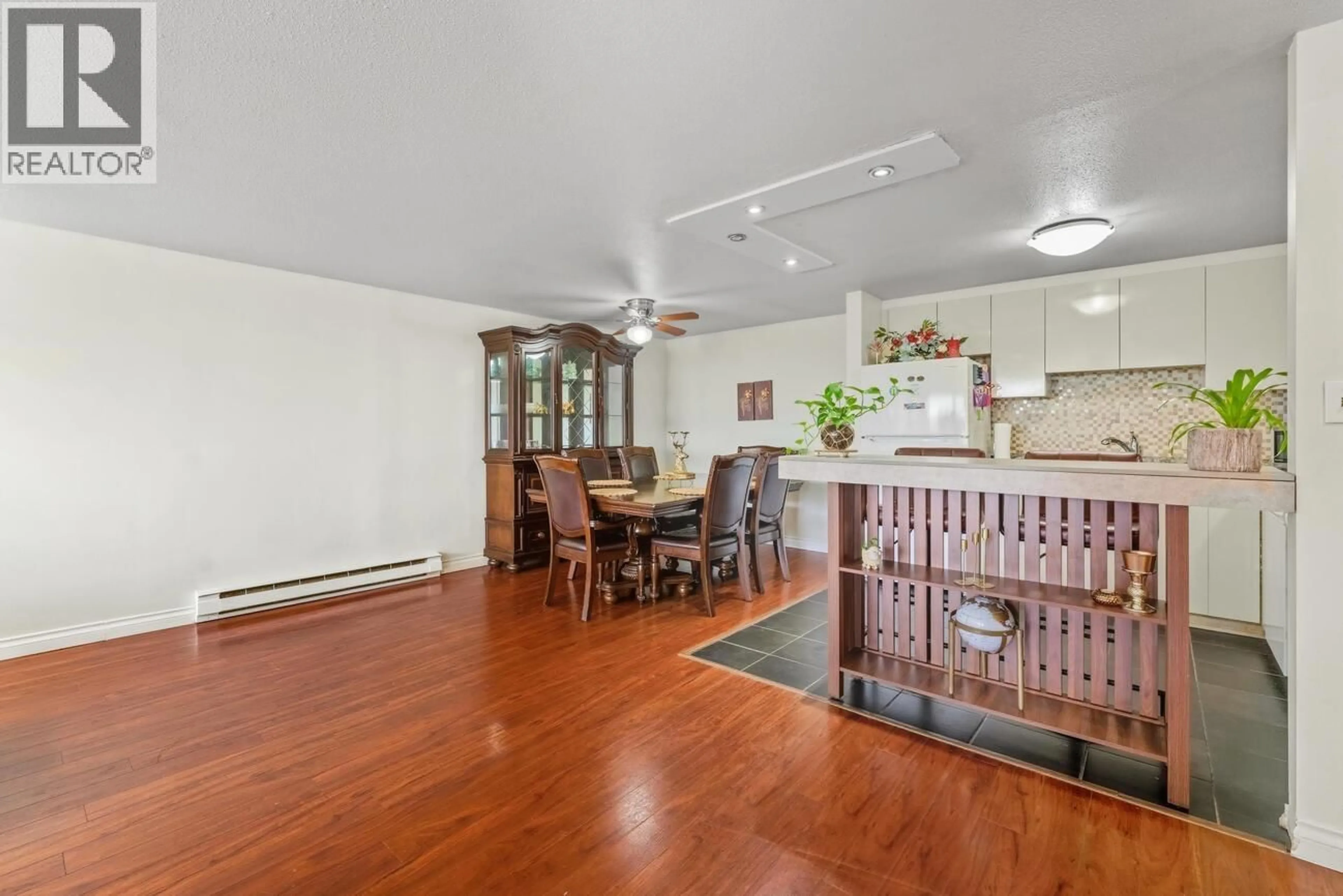 Dining room, wood/laminate floor for 504 - 534 SIXTH STREET, New Westminster British Columbia V3L5K7