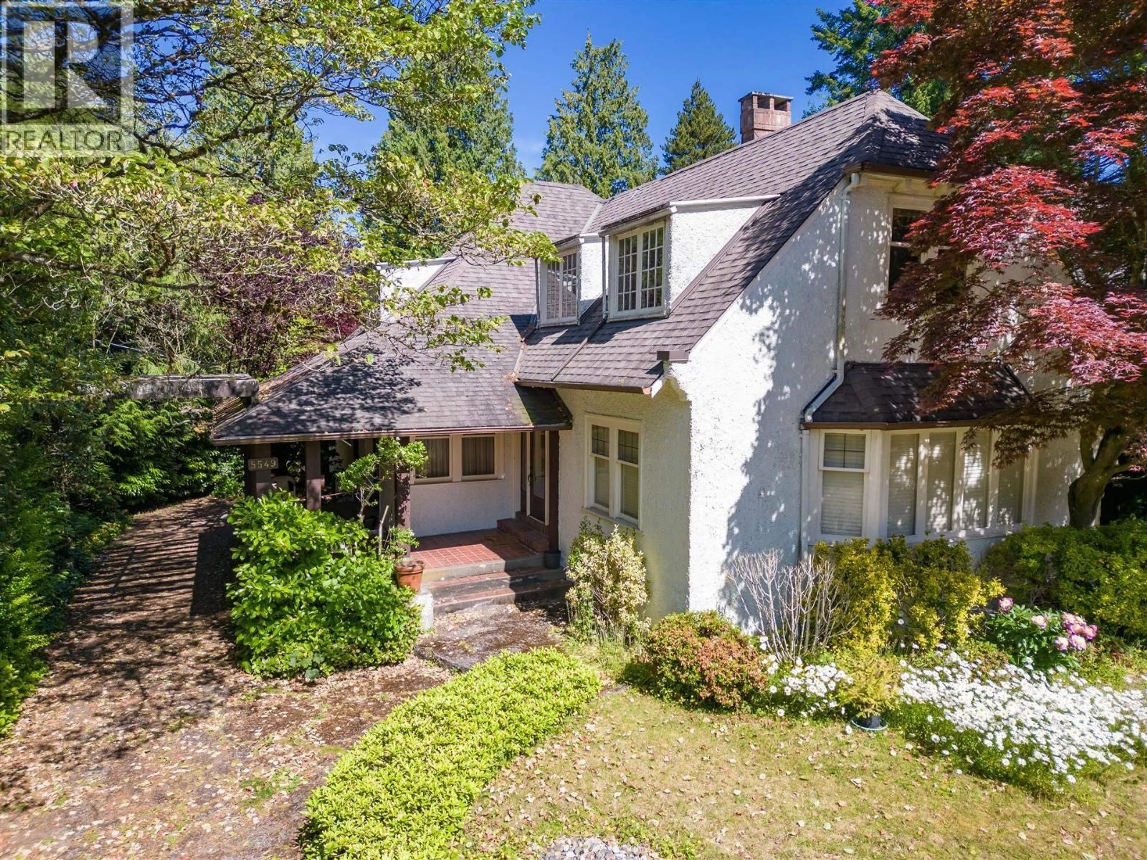 A pic from outside/outdoor area/front of a property/back of a property/a pic from drone, street for 5549 CHURCHILL STREET, Vancouver British Columbia V6M3G8