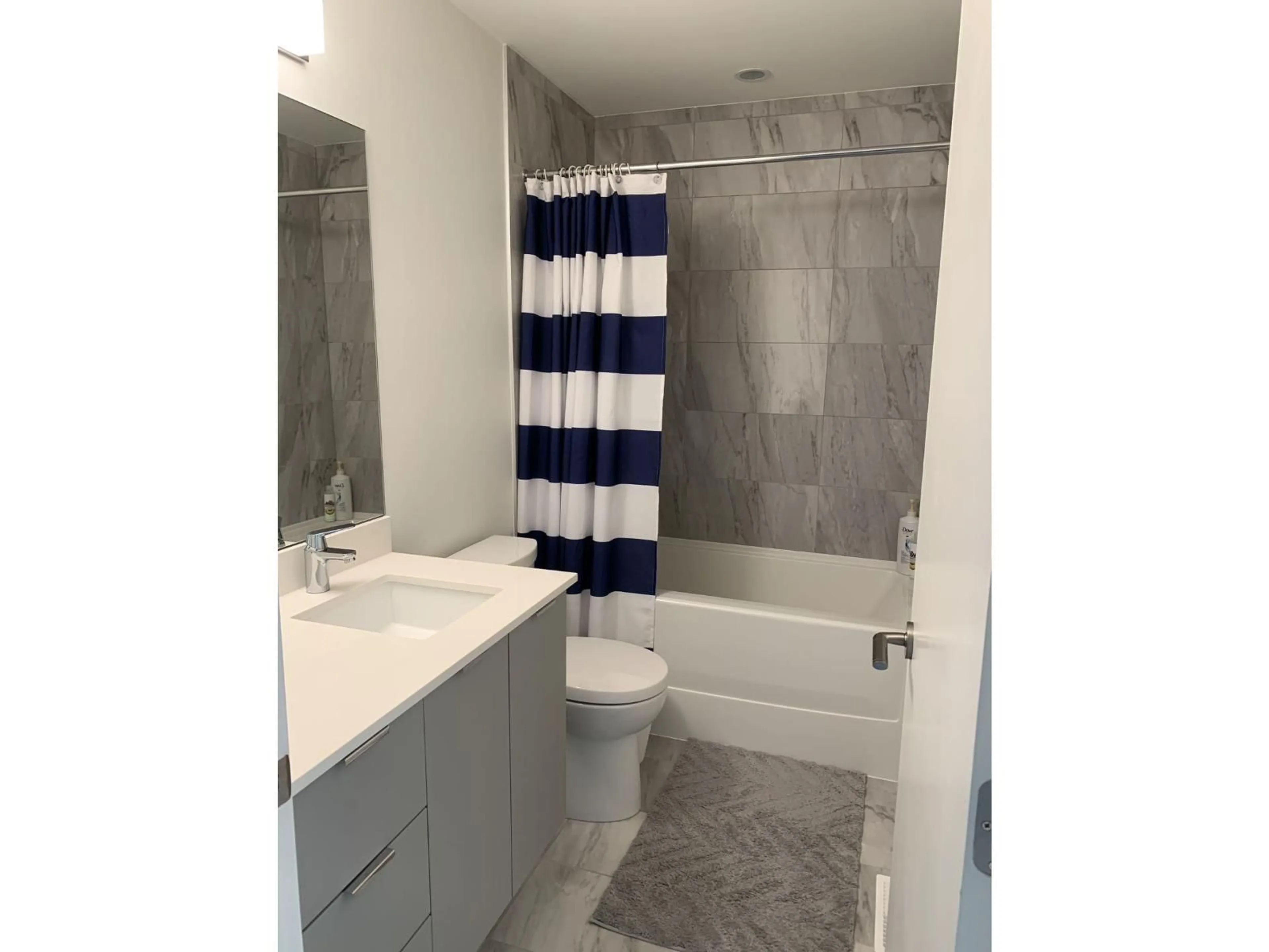 Standard bathroom, ceramic/tile floor for 79 - 16561 17A AVENUE, Surrey British Columbia V3Z1J3
