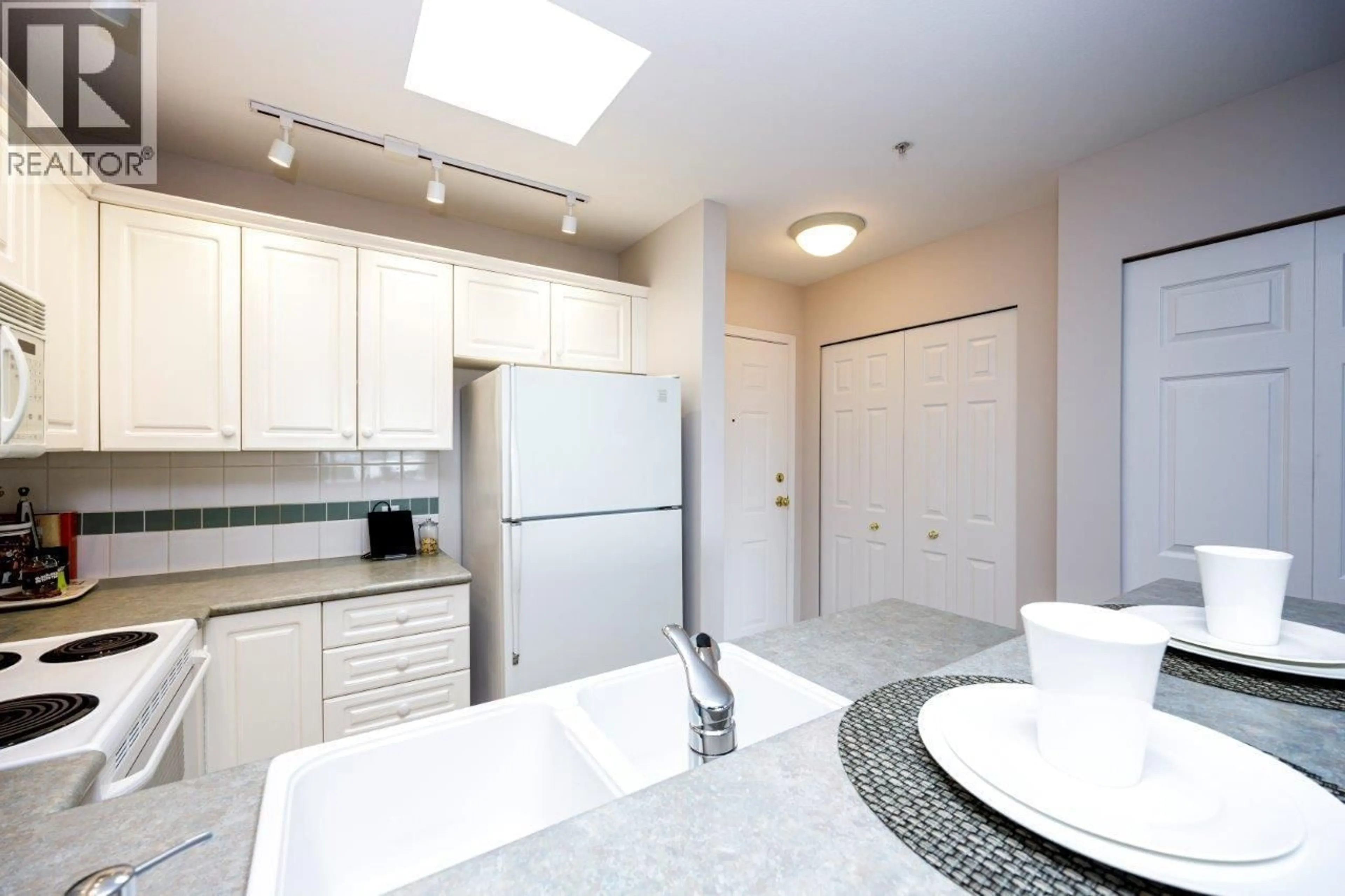 Standard kitchen, ceramic/tile floor for 410 - 155 3RD STREET, North Vancouver British Columbia V7L1E5