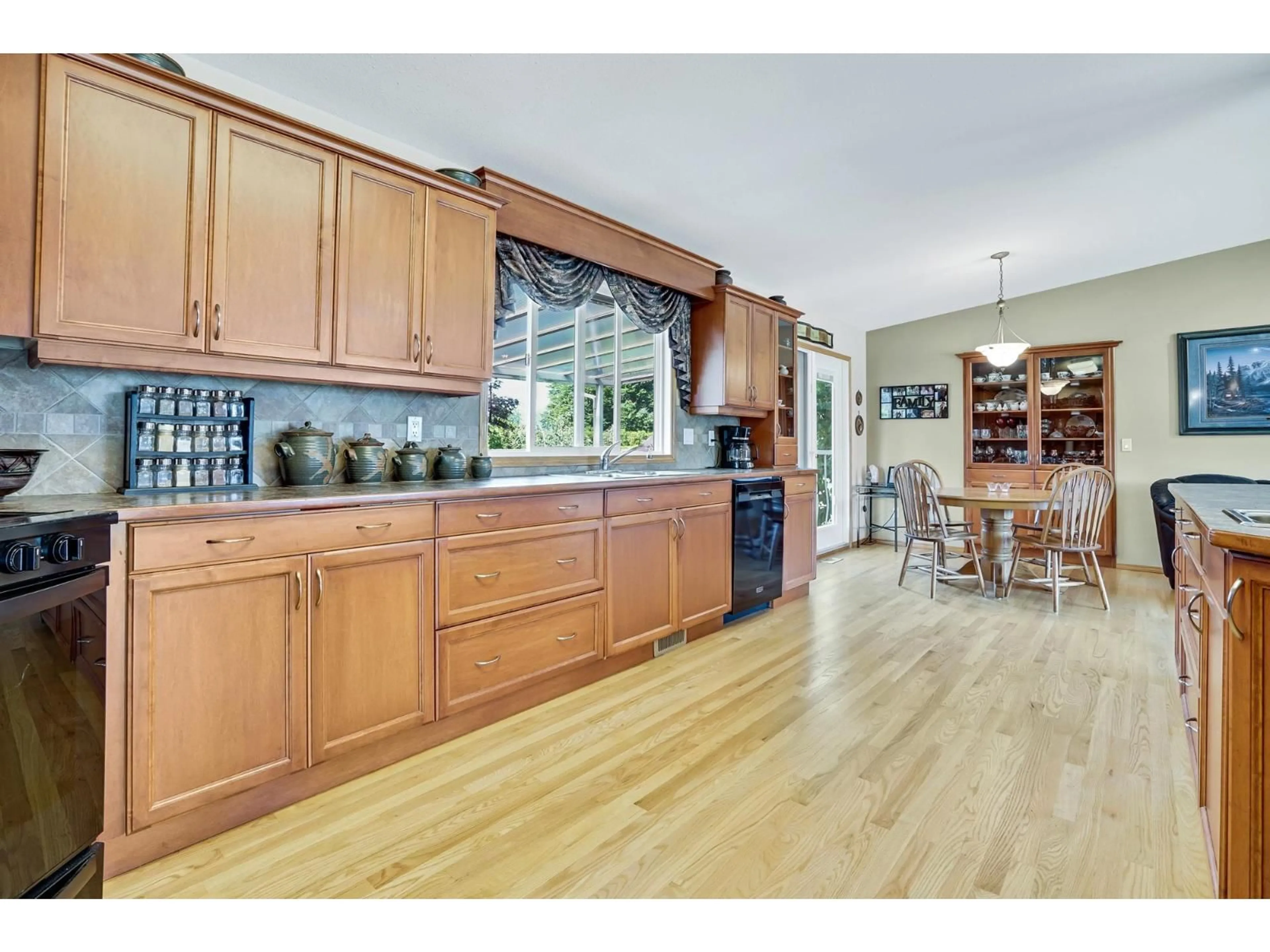 Open concept kitchen, unknown for 6075 GLENGARRY DRIVE, Chilliwack British Columbia V2R3G7