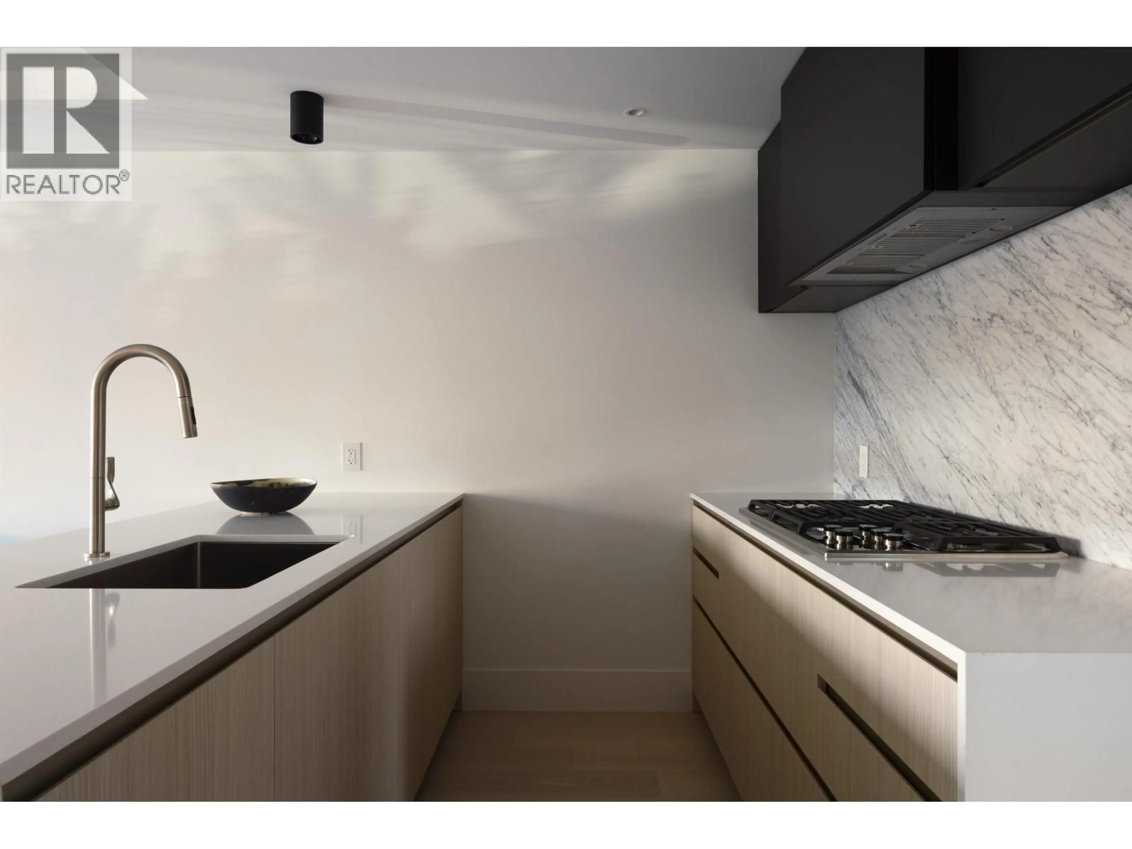 Standard kitchen, unknown for 772 27TH AVENUE, Vancouver British Columbia V5V2K9