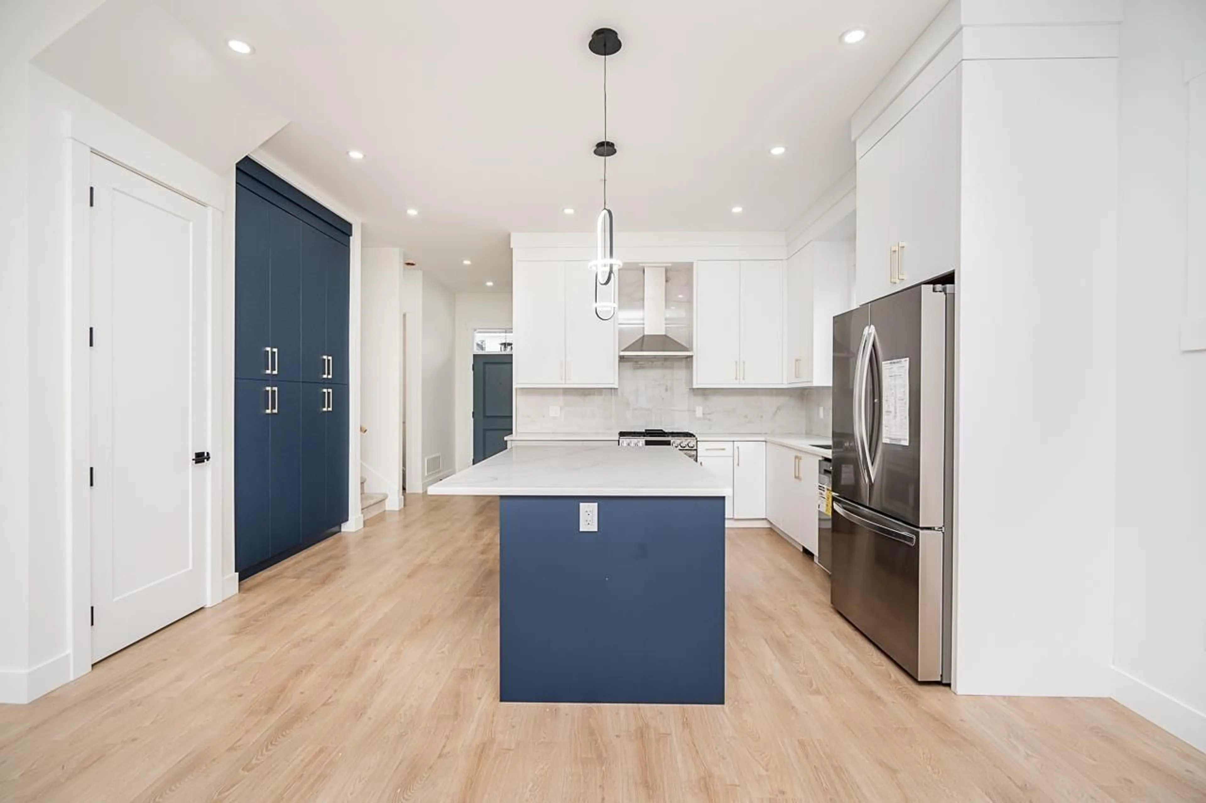 Open concept kitchen, unknown for 20522 76 AVENUE, Langley British Columbia V2Y3S8