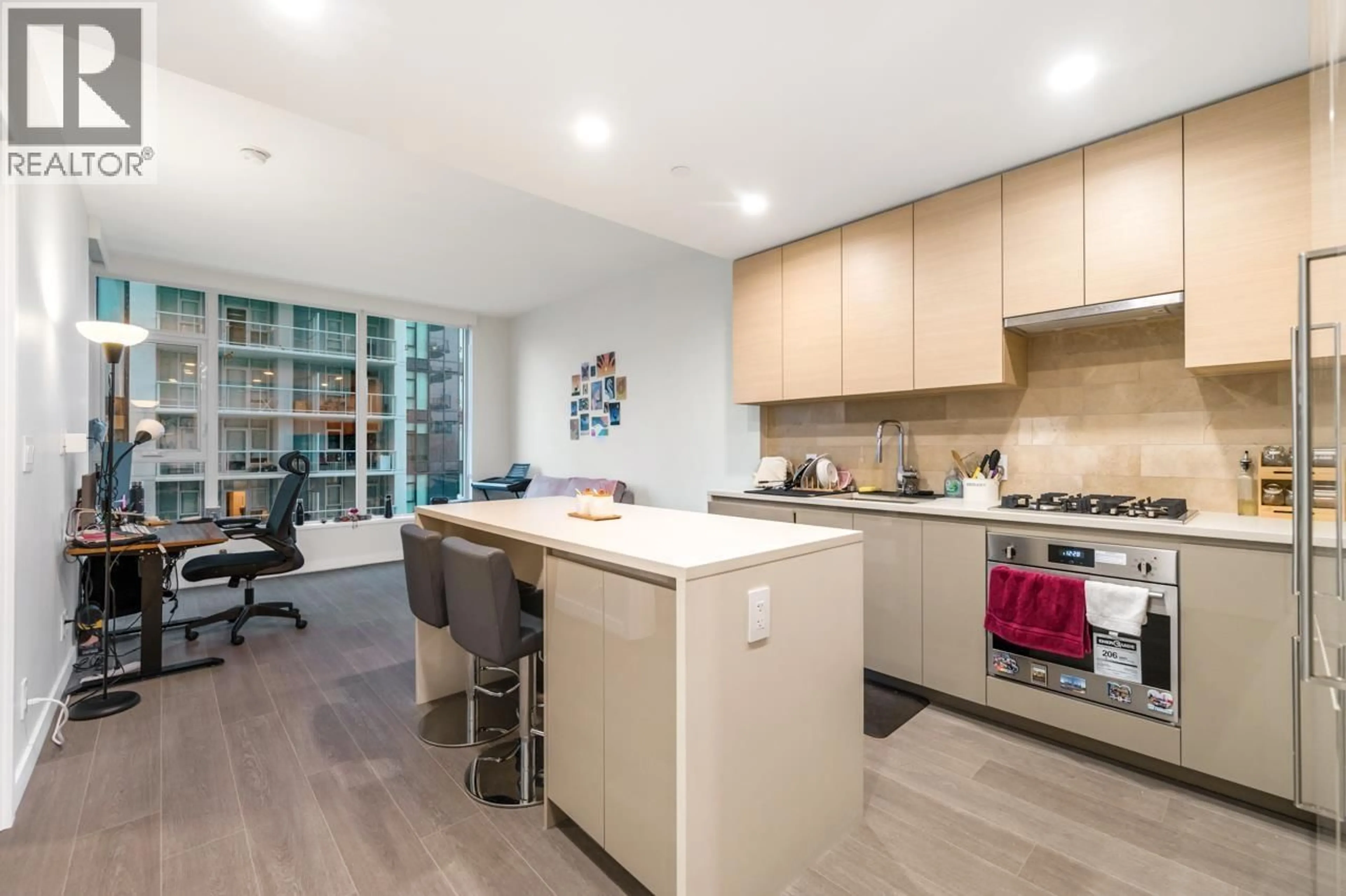 Open concept kitchen, unknown for 912 - 2108 GILMORE AVENUE, Burnaby British Columbia V5C0N8