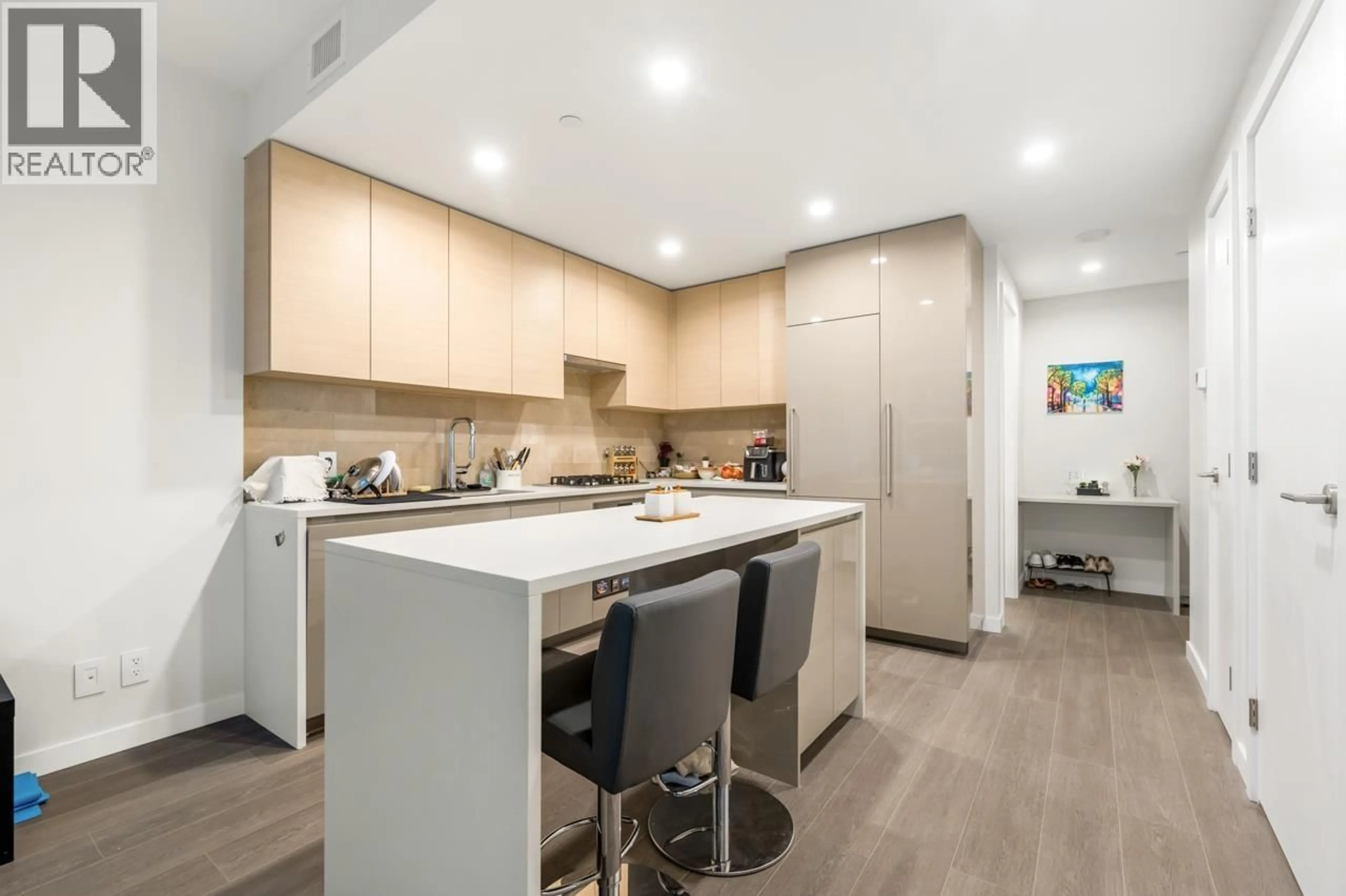 Unknown for 912 - 2108 GILMORE AVENUE, Burnaby British Columbia V5C0N8