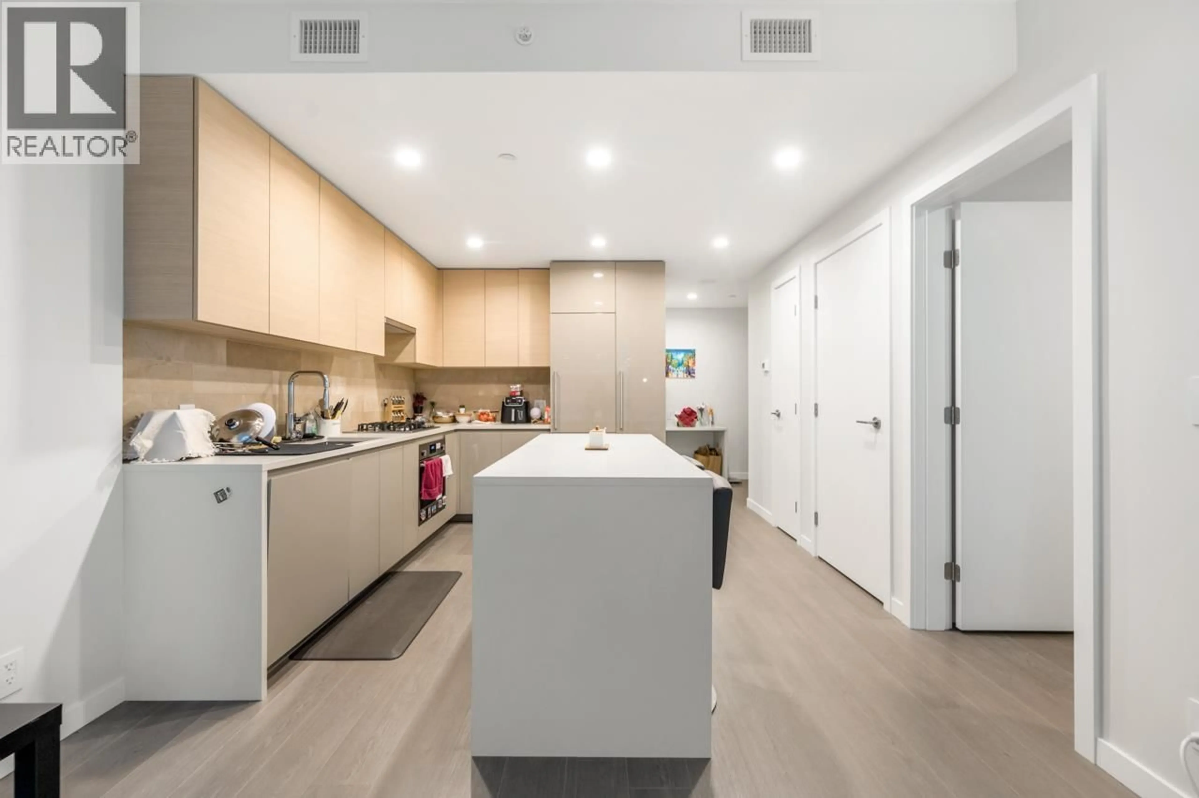 Contemporary kitchen, unknown for 912 - 2108 GILMORE AVENUE, Burnaby British Columbia V5C0N8