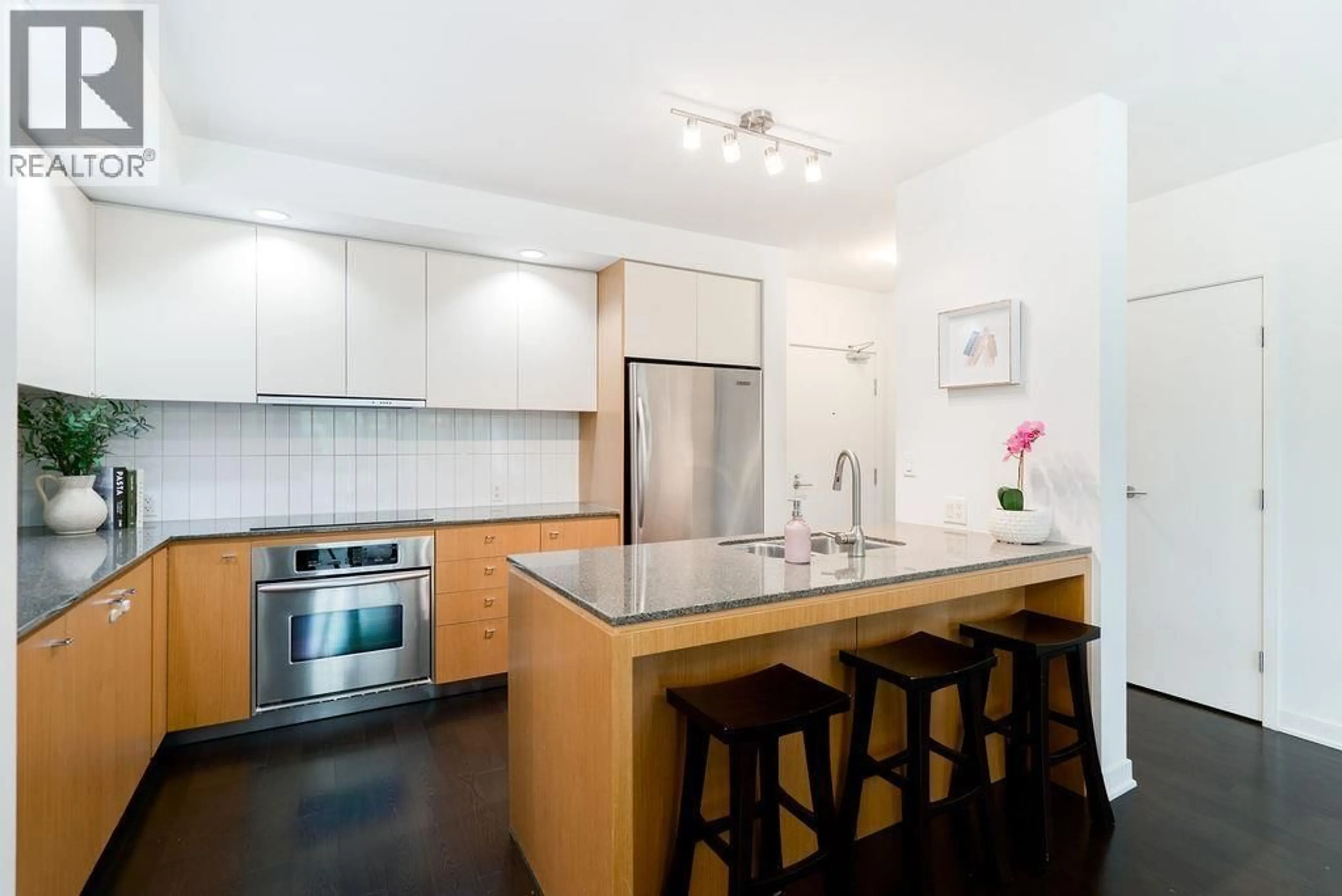 Open concept kitchen, unknown for 403 - 750 12TH AVENUE, Vancouver British Columbia V5Z0A3