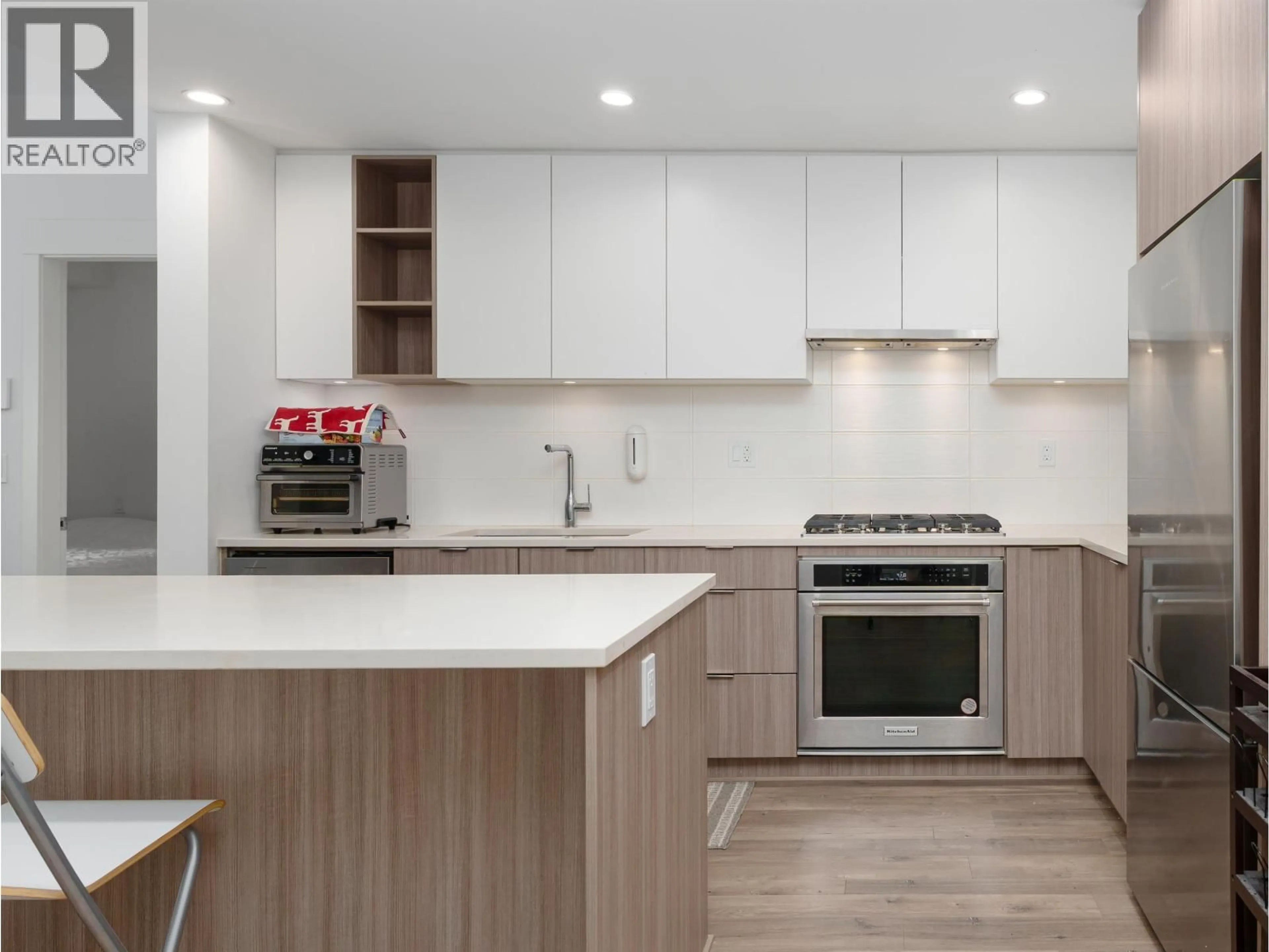 Contemporary kitchen, wood/laminate floor for 119 - 750 DOGWOOD STREET, Coquitlam British Columbia V3J0K6