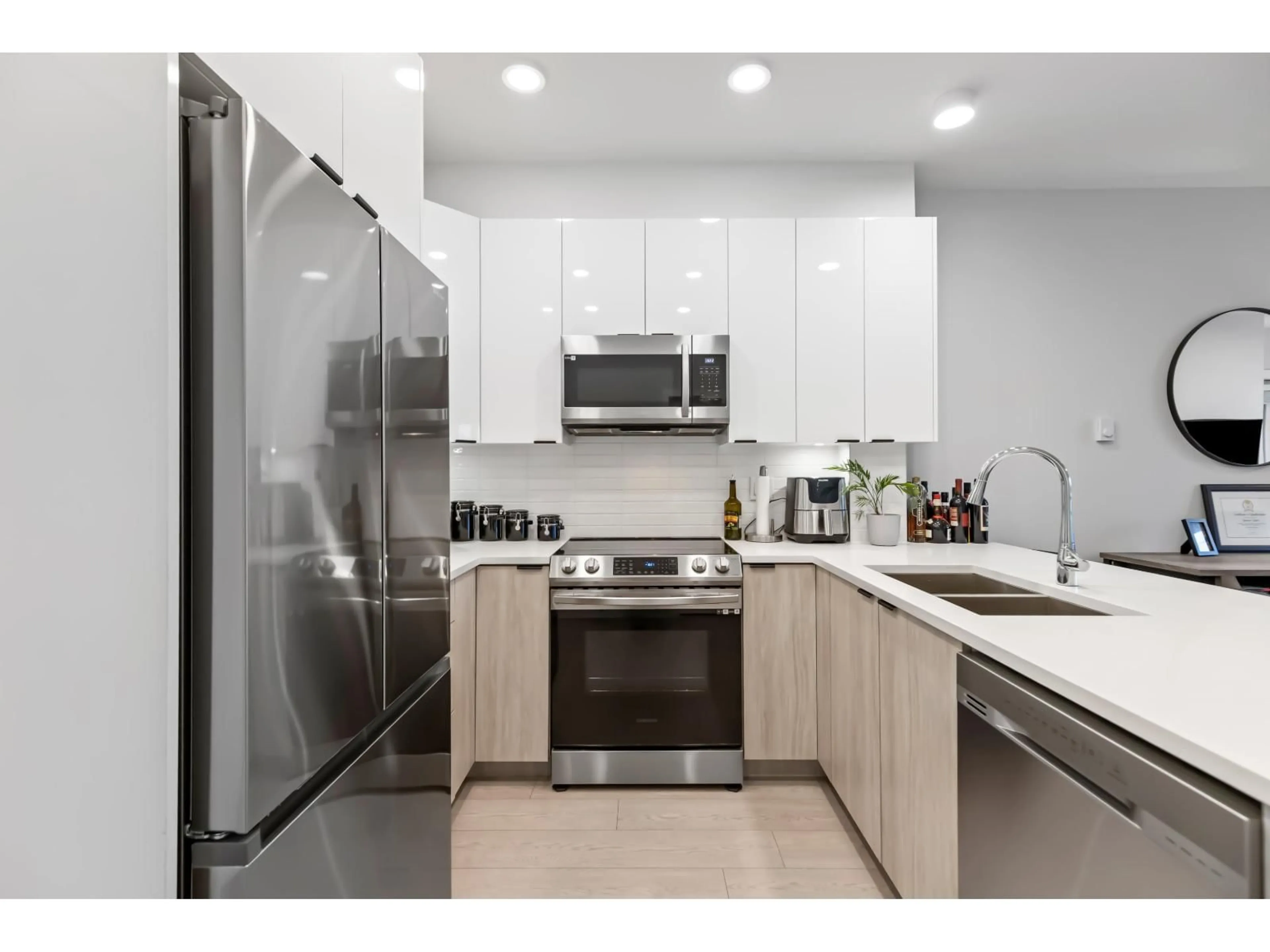 Standard kitchen, ceramic/tile floor for 314 - 20360 LOGAN AVENUE, Langley British Columbia V3A0P5